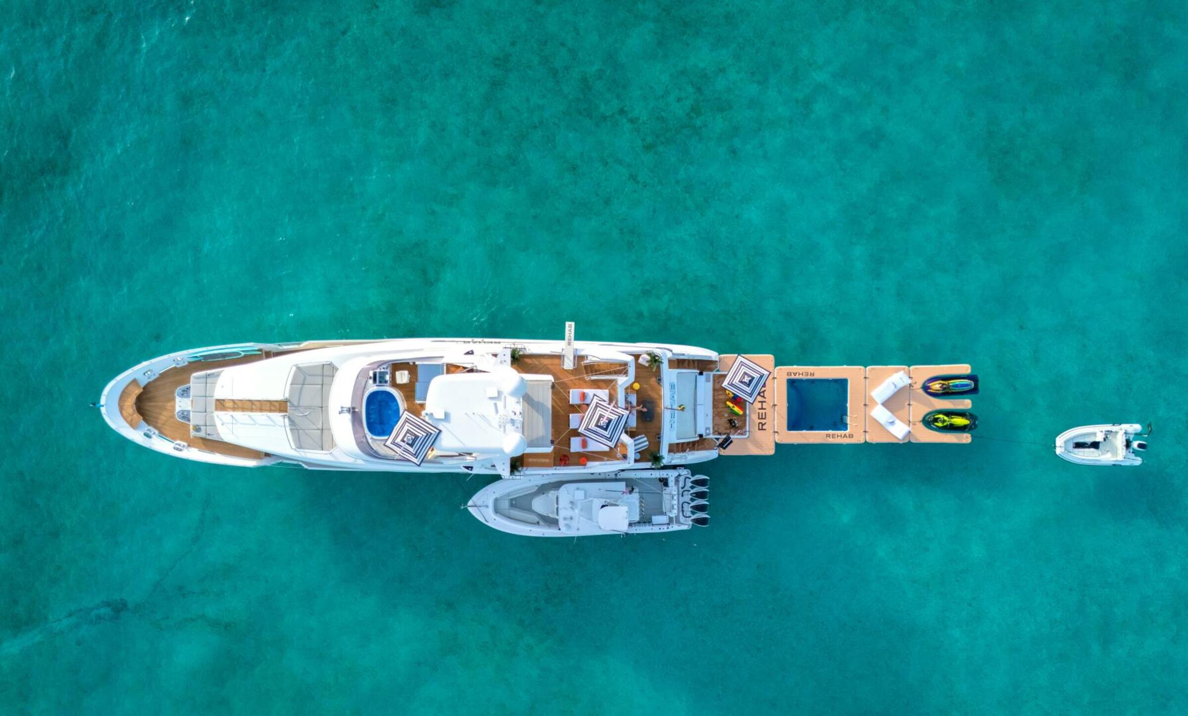 Экстерьер Benetti Supreme 108 2011 MY REHAB/Exterior	Benetti Supreme 108 2011 MY REHAB