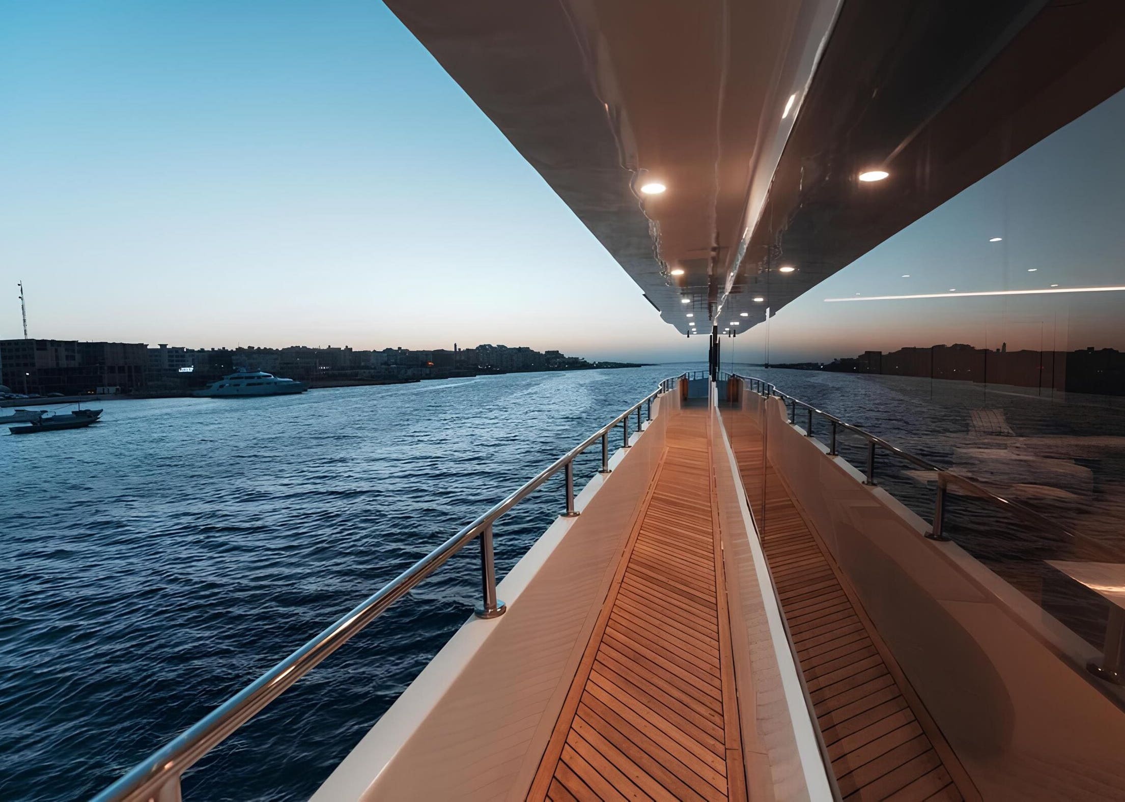 Левый борт/Port side