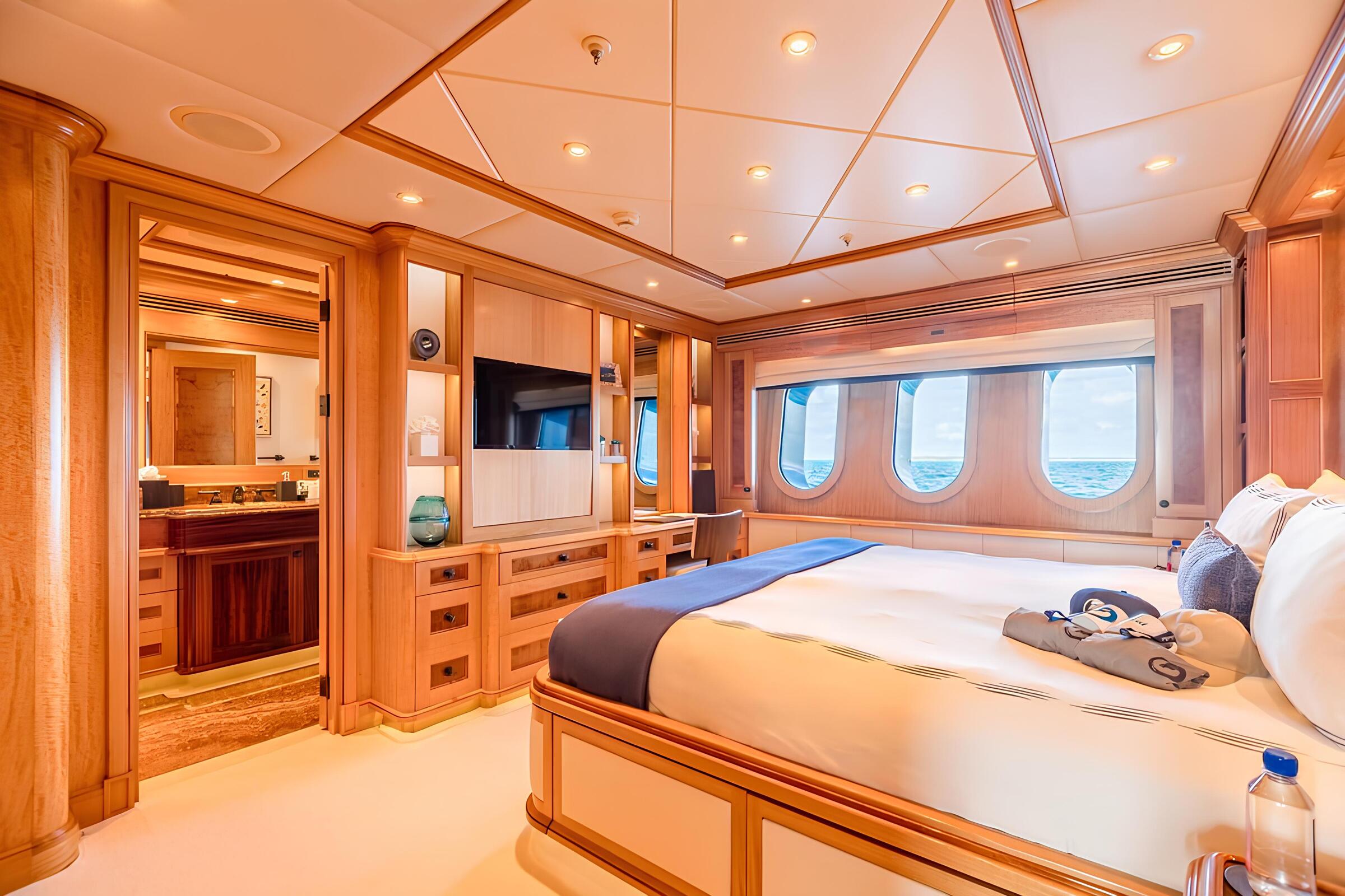 VIP-каюта/VIP cabin