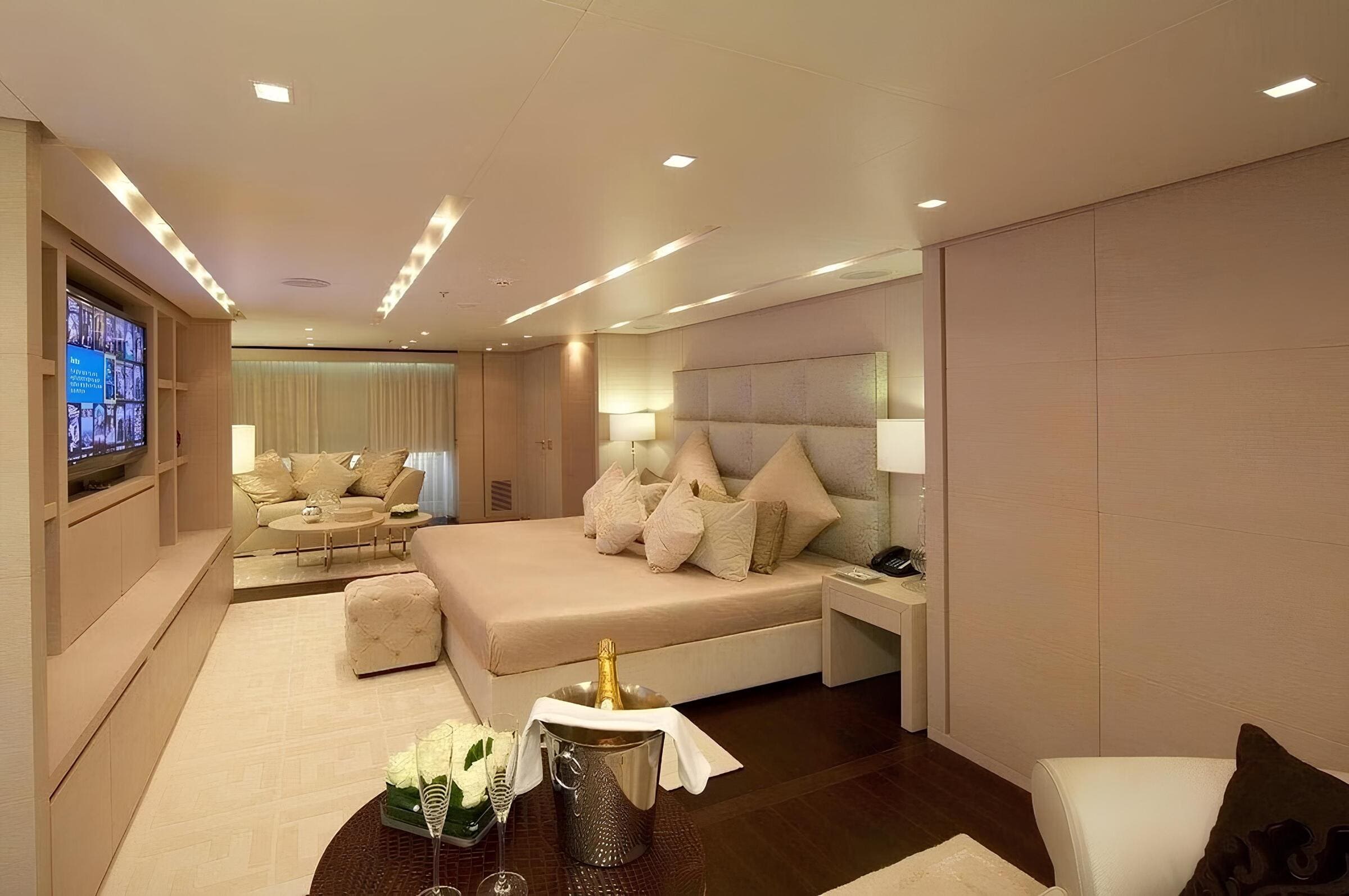 VIP-каюта/VIP cabin