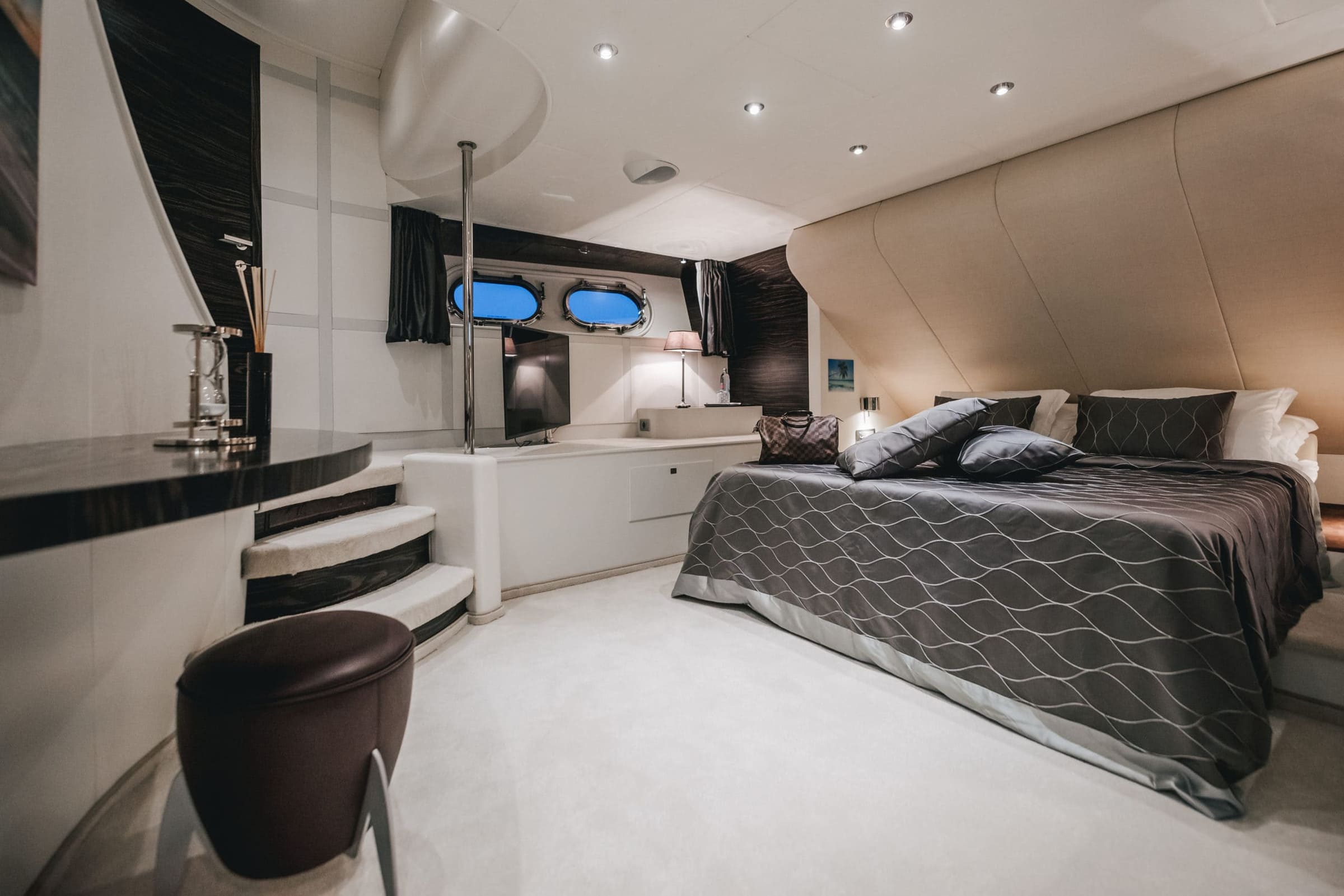 VIP-каюта/VIP cabin