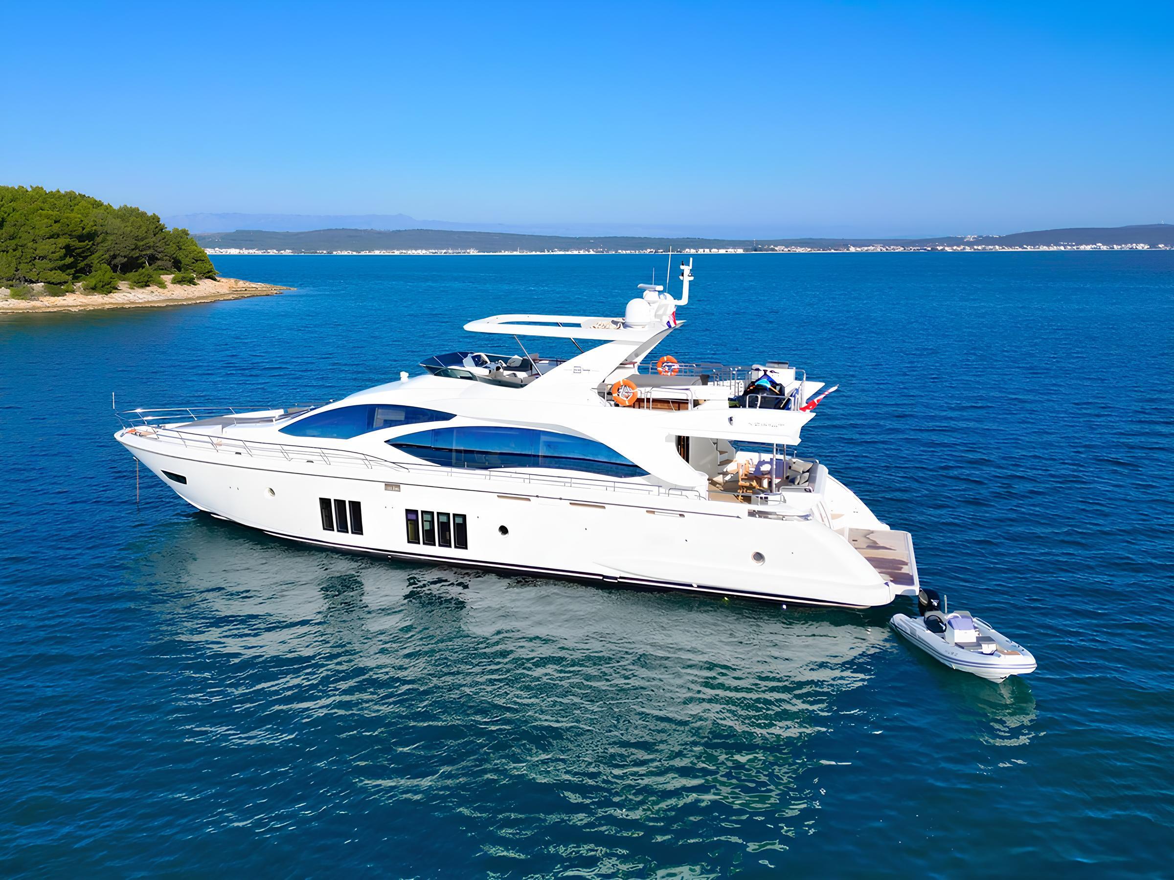 Экстерьер Azimut 84 2015 MY HUBO/Exterior Azimut 84 2015 MY HUBO