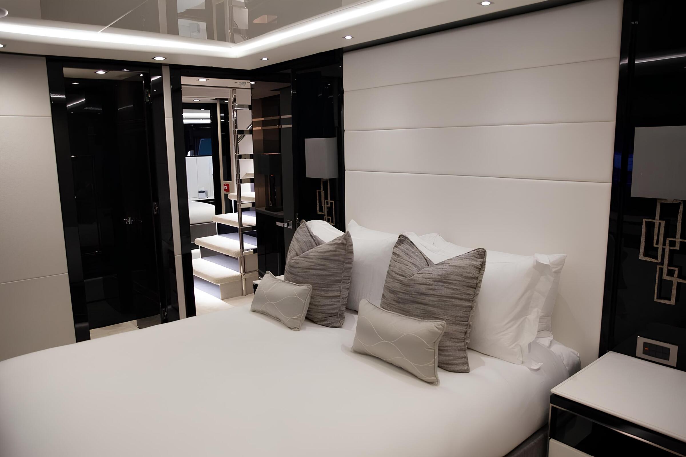 VIP-каюта/VIP cabin