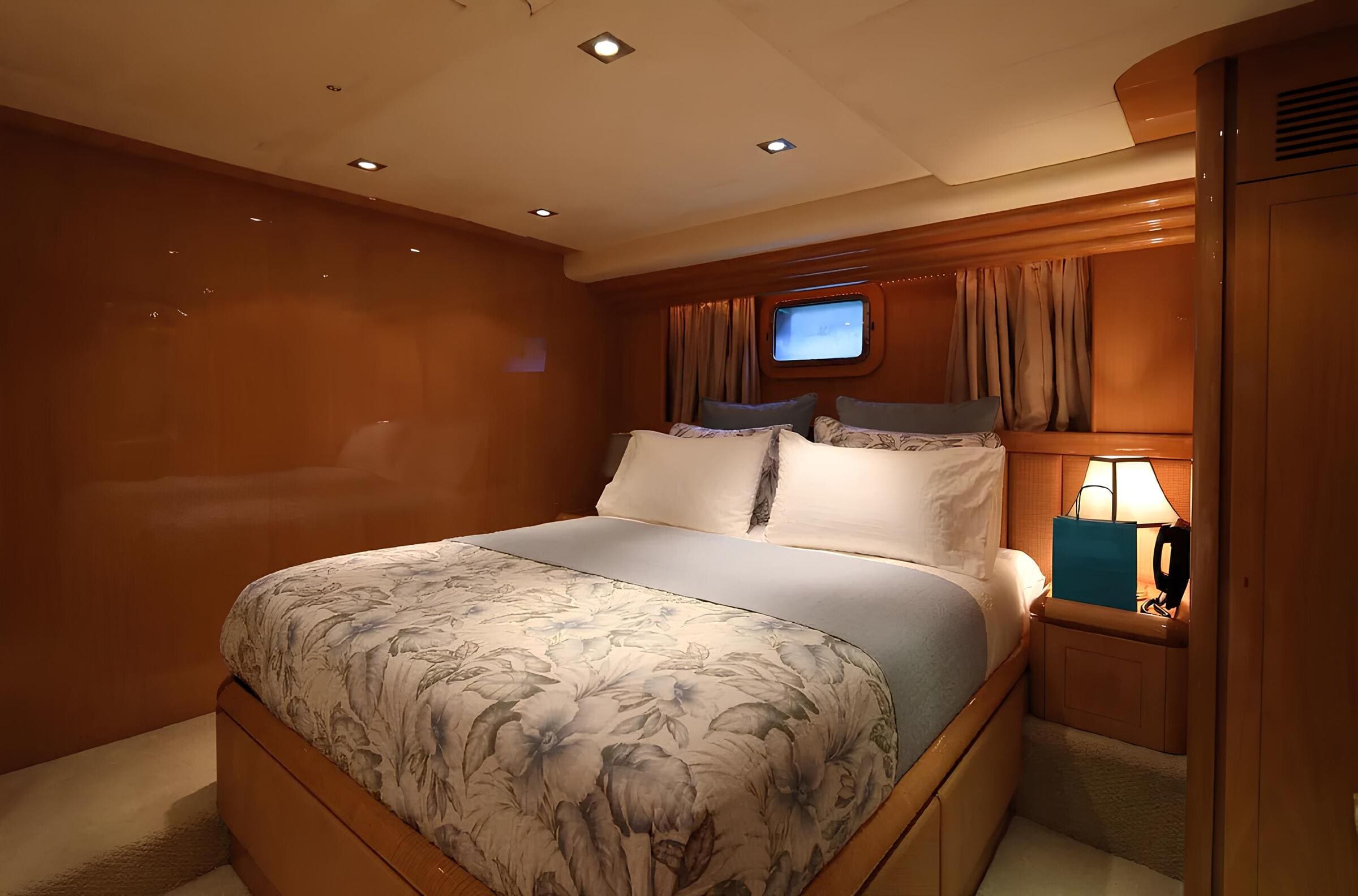 VIP-каюта/VIP cabin