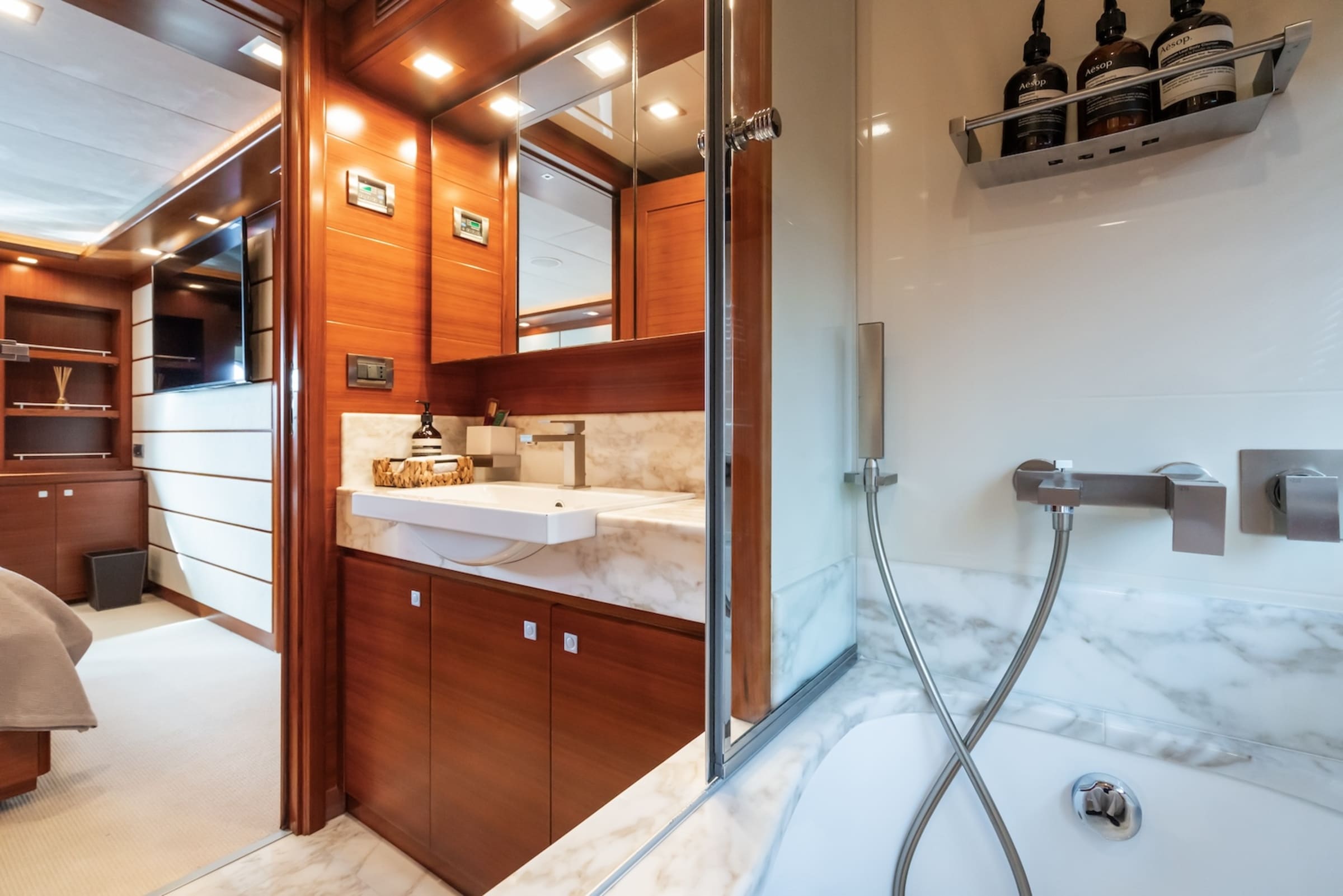 VIP-санузел/VIP bathroom