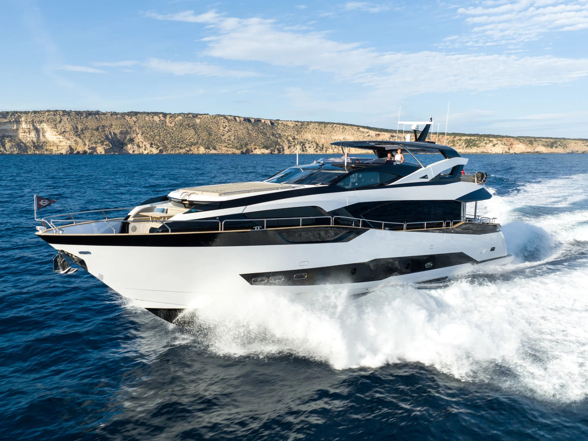 Экстерьер Sunseeker 90 Yacht 2023 MY BLUE INFINITY ONE/Exterior Sunseeker 90 Yacht 2023 MY BLUE INFINITY ONE