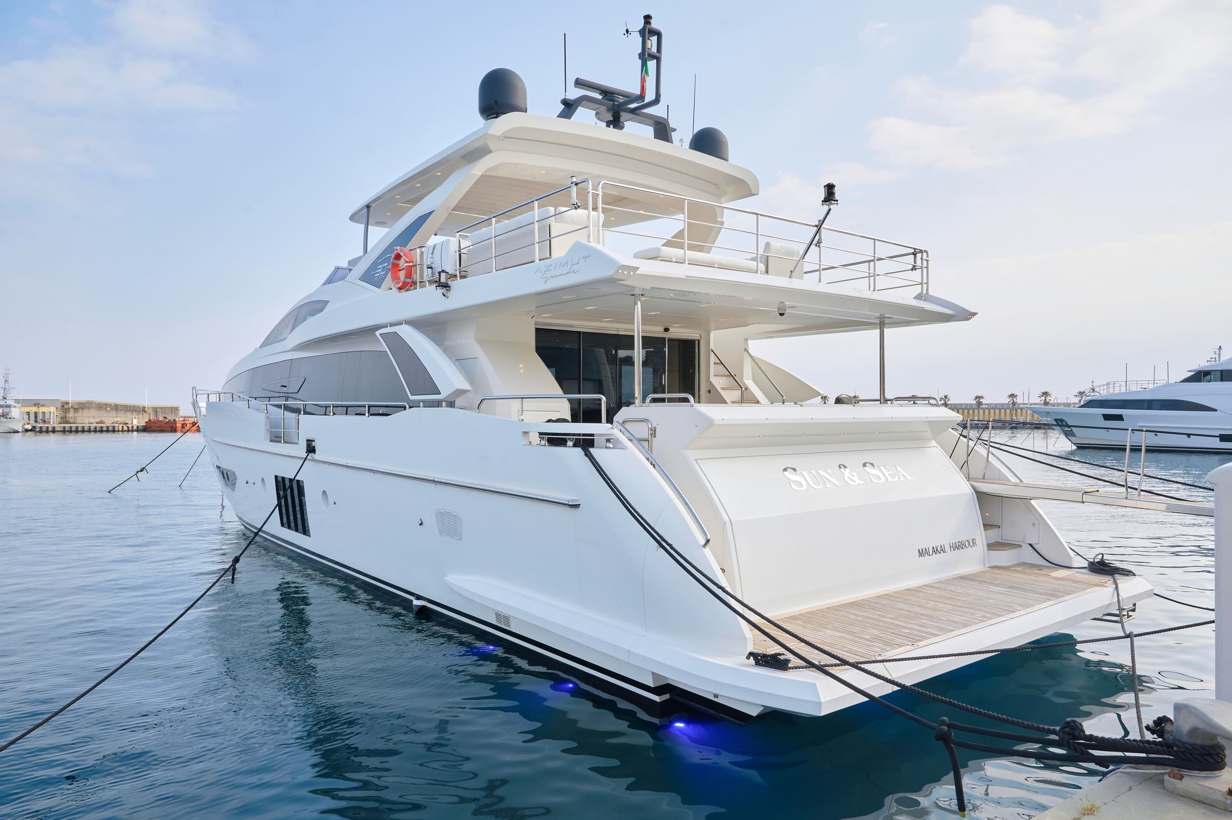 Экстерьер Azimut Grande 30M 2018 MY SUN & SEA/Exterior Azimut Grande 30M 2018 MY SUN & SEA