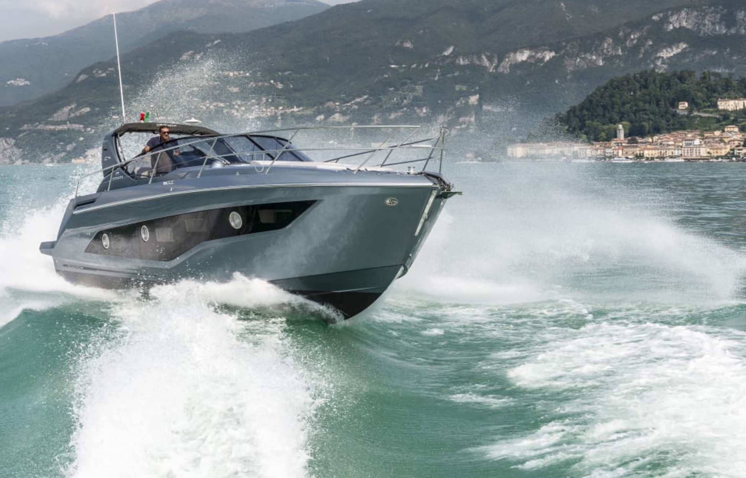 Экстерьер Cranchi Z35/Exterior Cranchi Z35