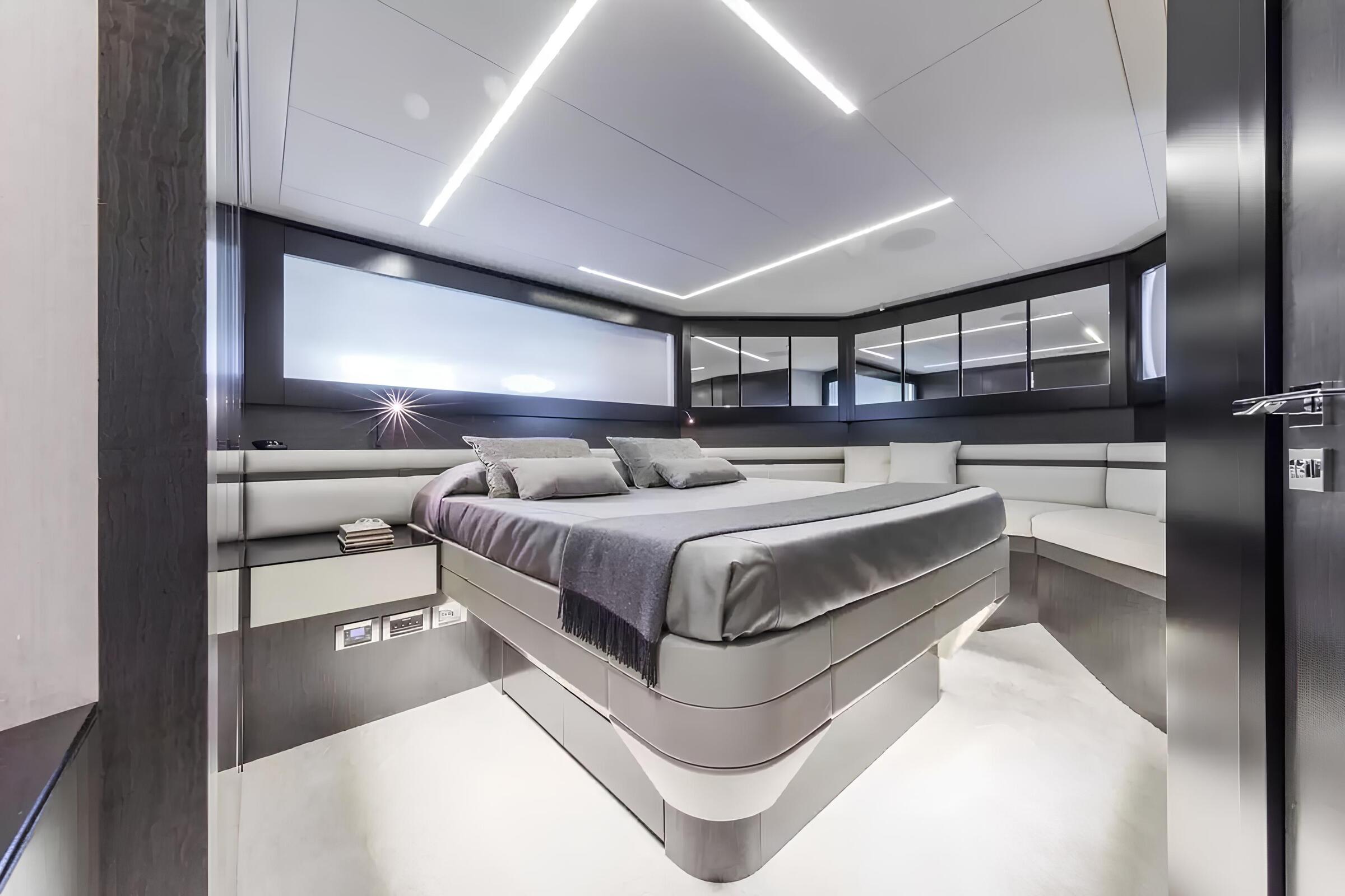 VIP-каюта/VIP cabin