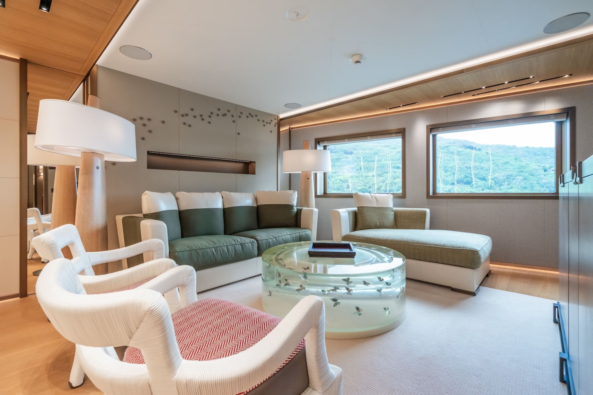Зона отдыха в каюте владельца/Master cabin lounge area