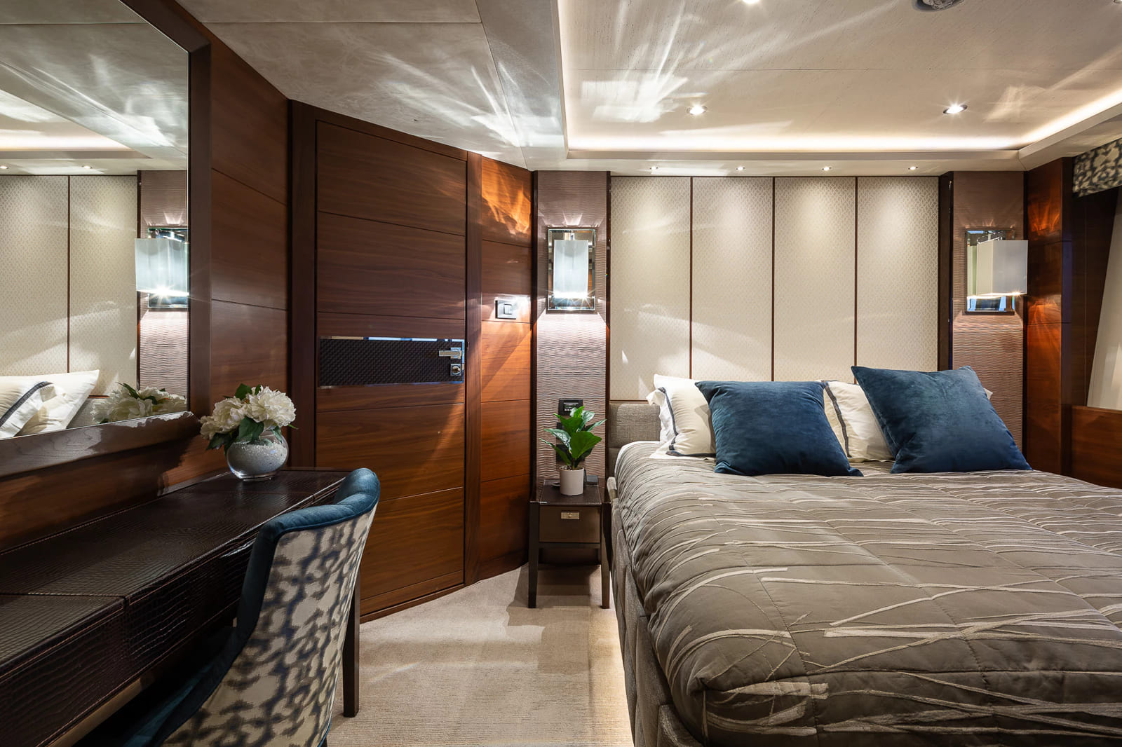 VIP-каюта/VIP cabin