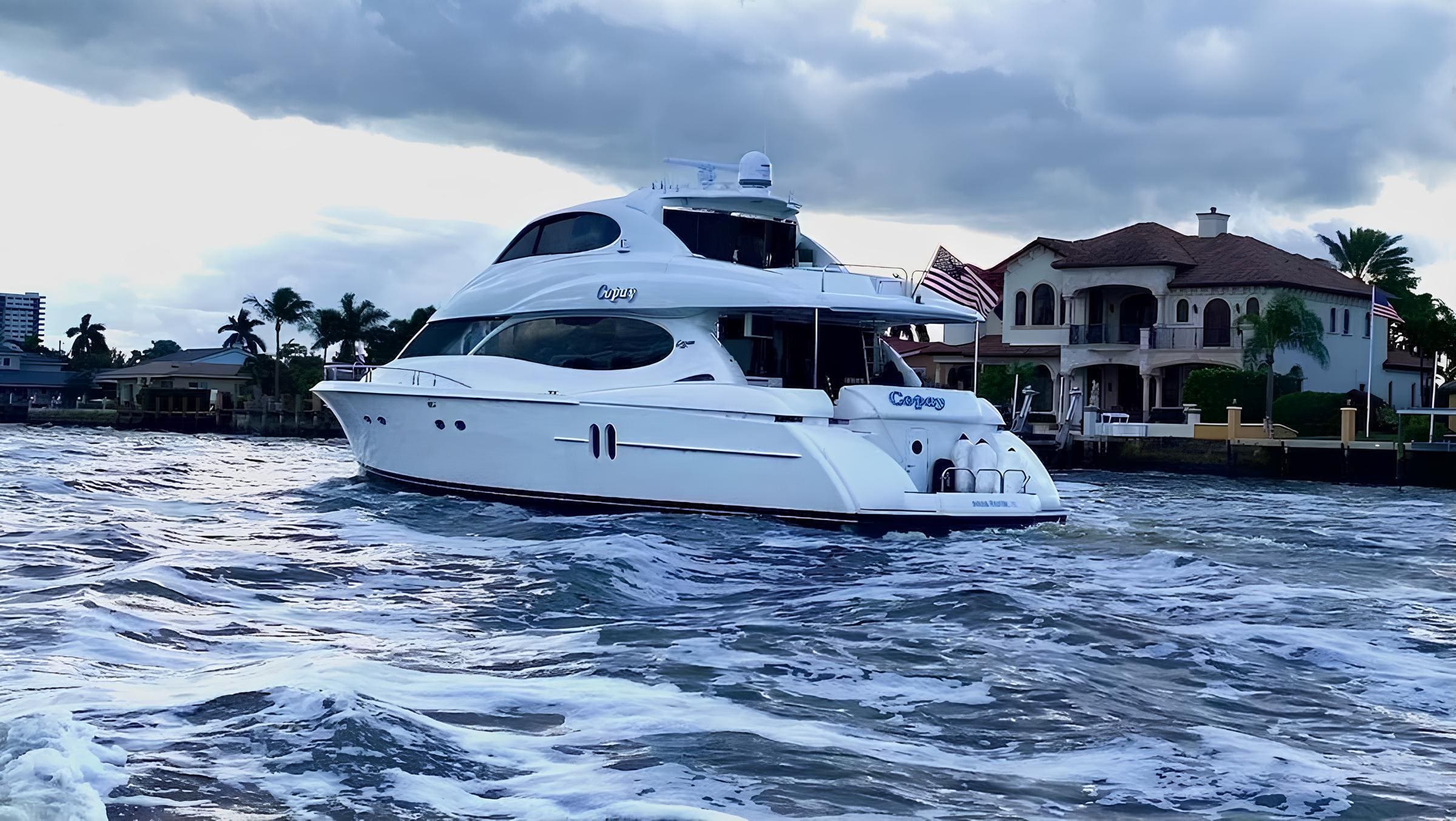 Экстерьер Lazzara 80 Skylounge 2003 MY COPAY/Exterior Lazzara 80 Skylounge 2003 MY COPAY