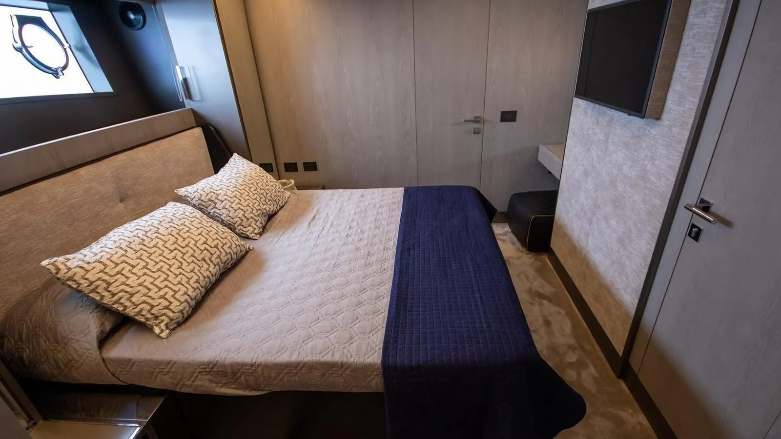 VIP-каюта/VIP cabin