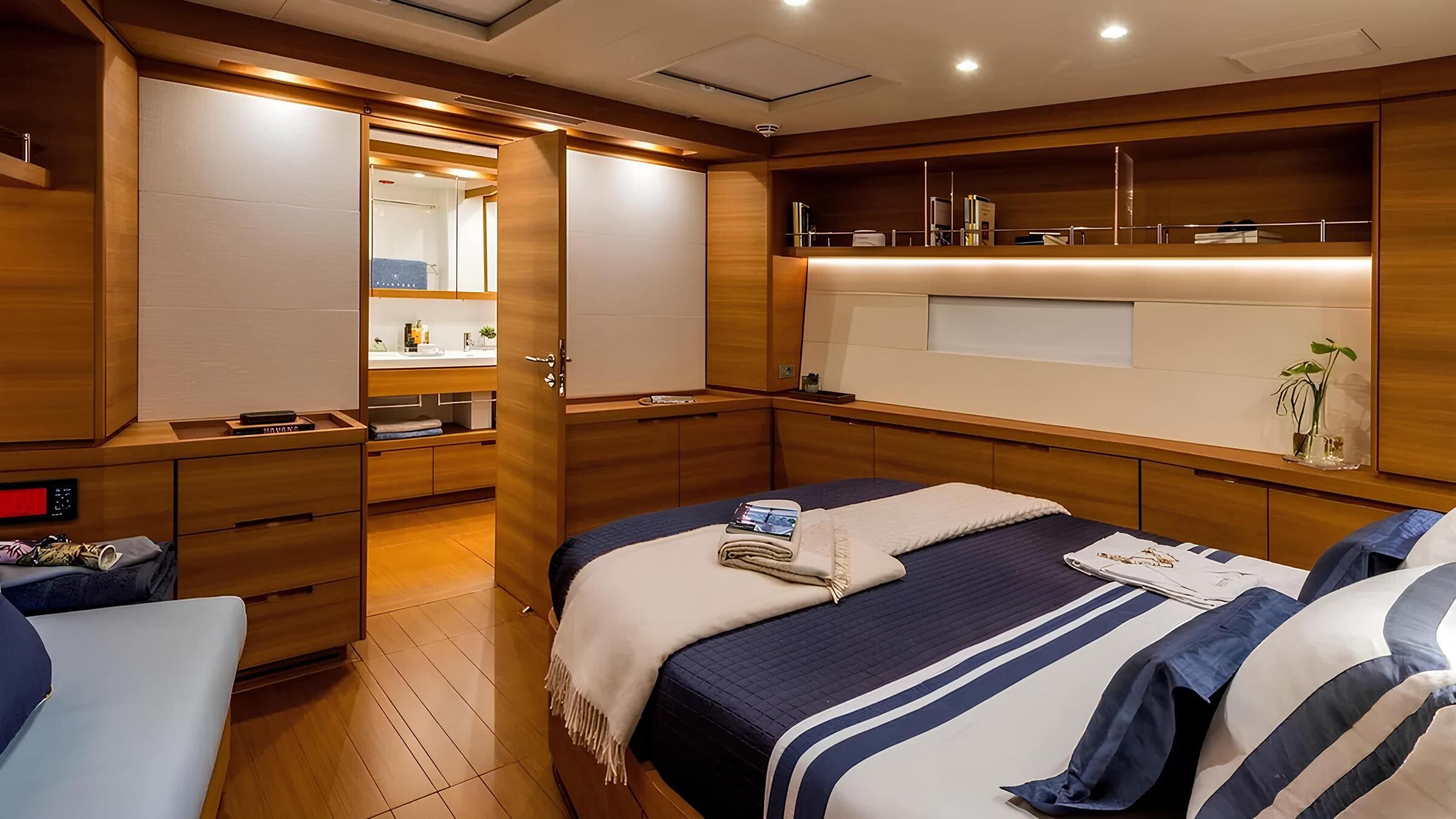 VIP-каюта/VIP cabin