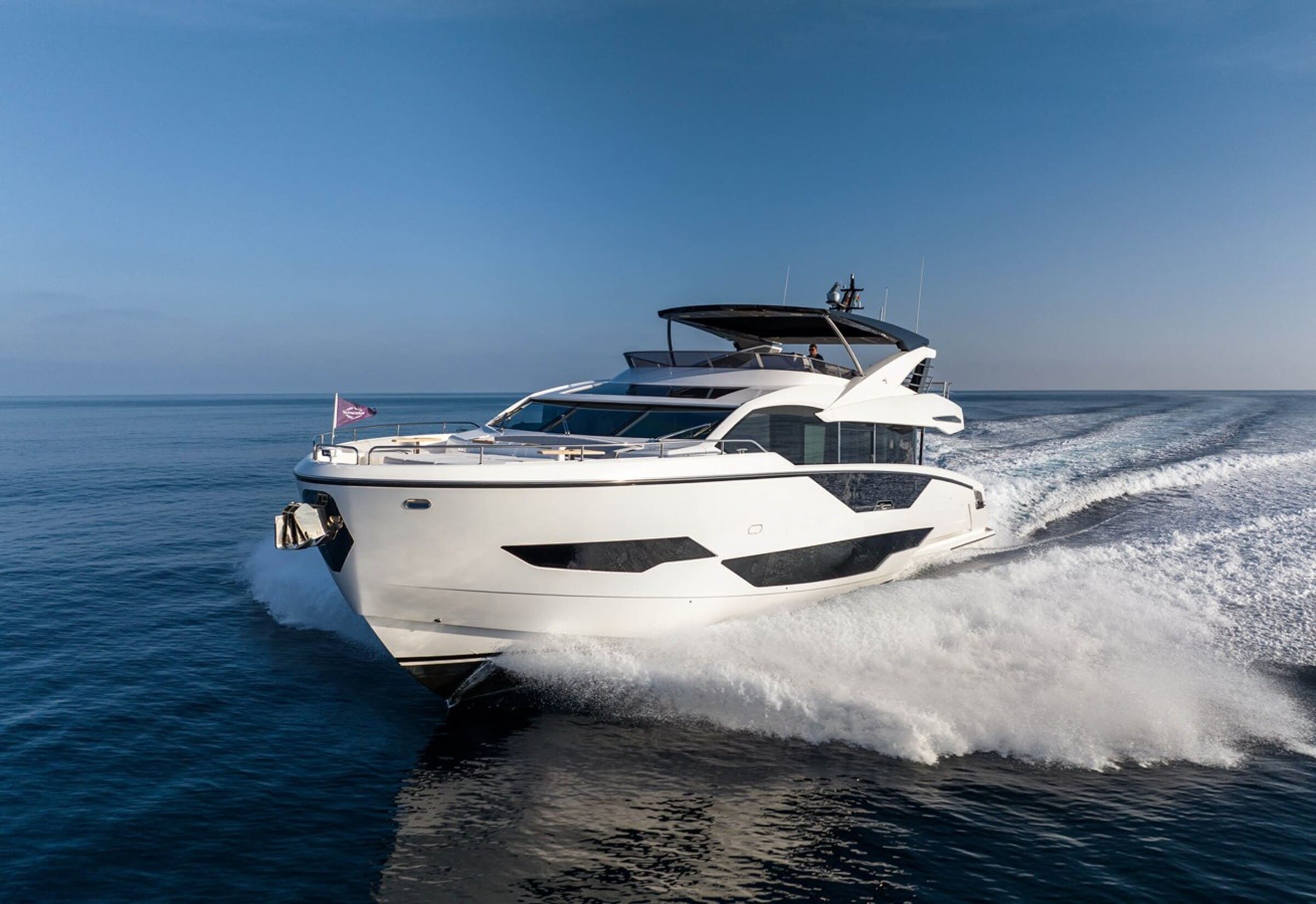 Экстерьер Sunseeker 90 Ocean 2022 MY GLASAX/Exterior Sunseeker 90 Ocean 2022 MY GLASAX