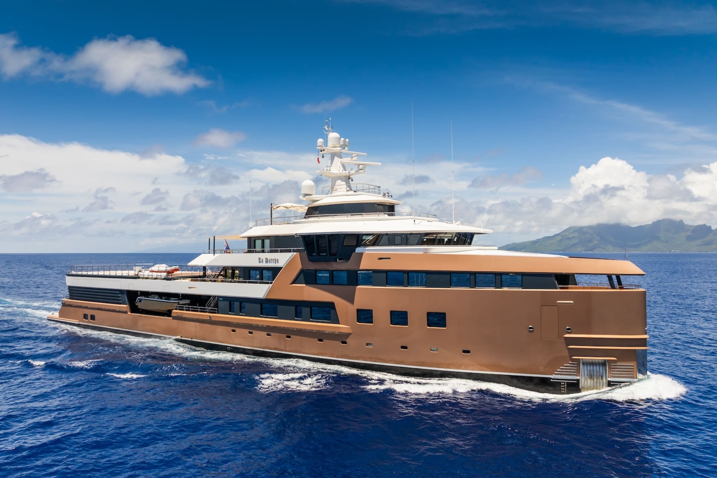 Экстерьер Damen SeaXplorer 77 2020 MY LA DATCHA/Exterior Damen SeaXplorer 77 2020 MY LA DATCHA