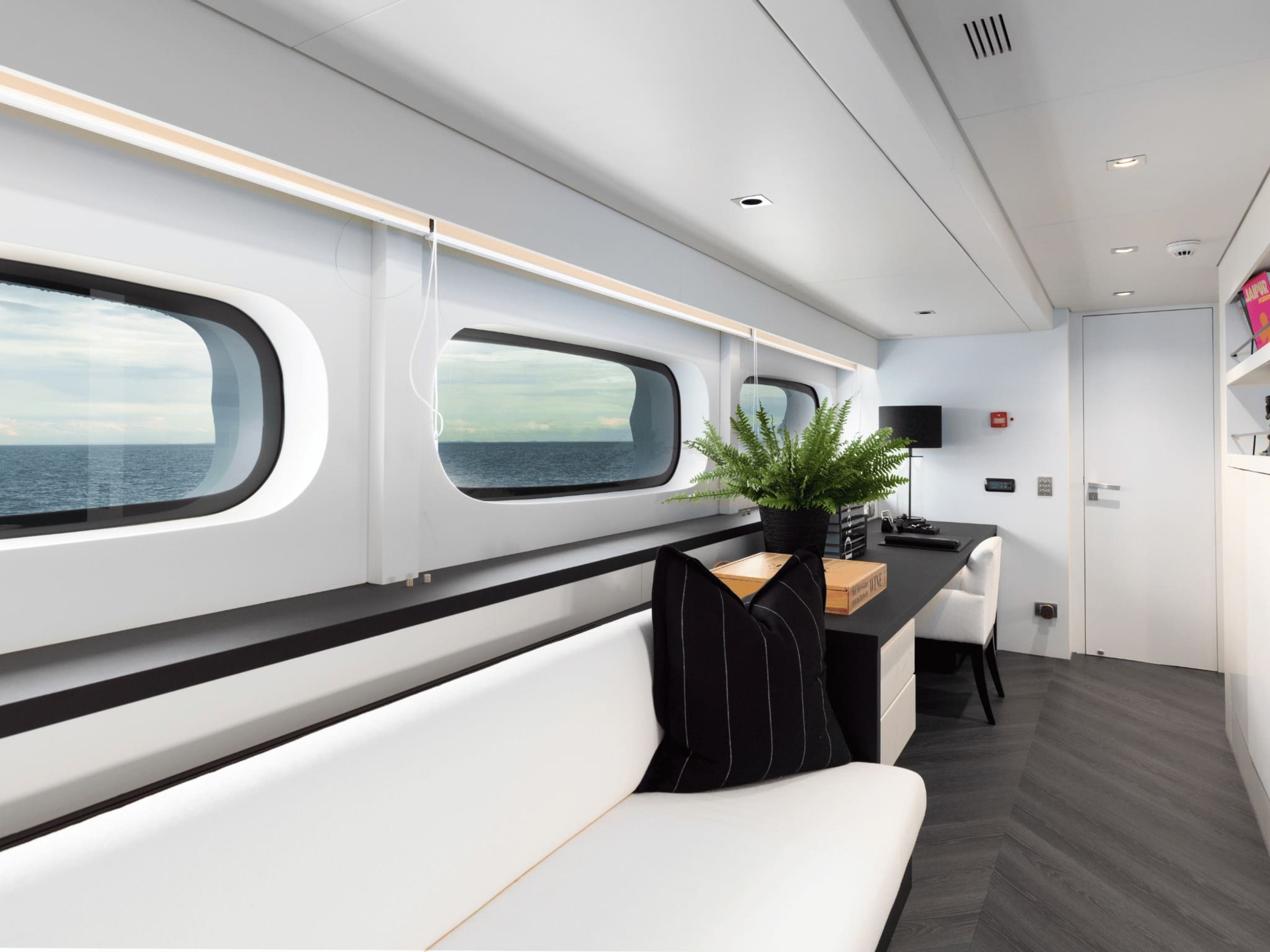 Кабинет в каюте владельца/Office in the master cabin