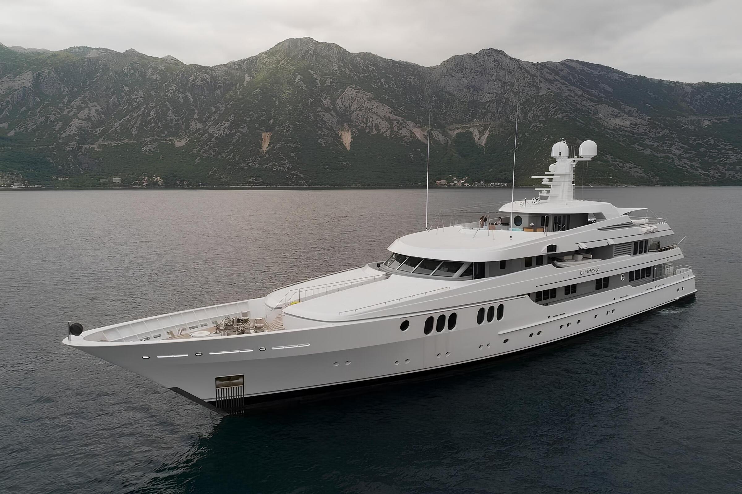 Экстерьер Feadship 65M 2009 MY TRIDENT/Exterior Feadship 65M 2009 MY TRIDENT
