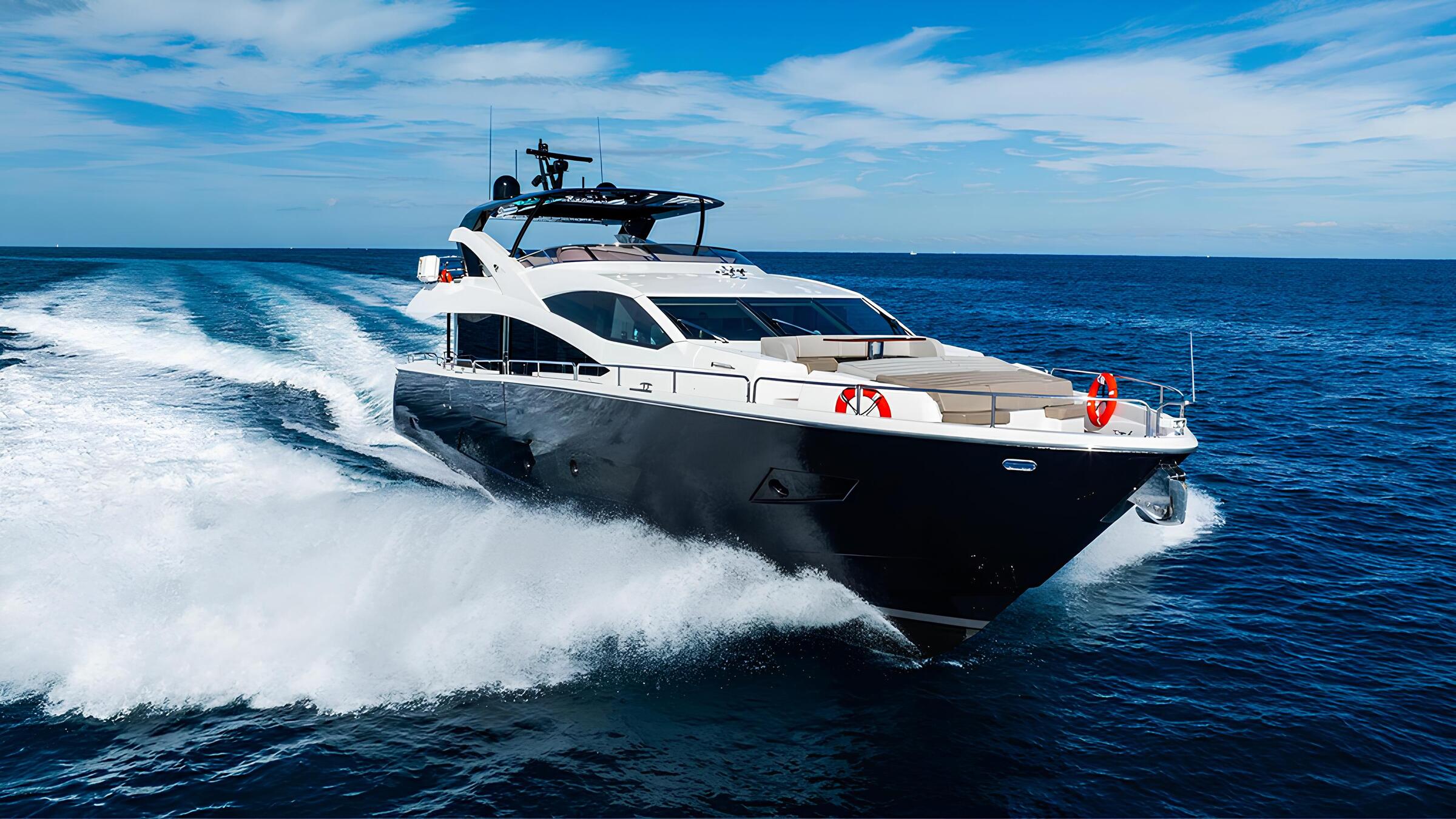 Экстерьер Sunseeker 86 Yacht 2019 MY GOLDEN OURS/Exterior Sunseeker 86 Yacht 2019 MY GOLDEN OURS