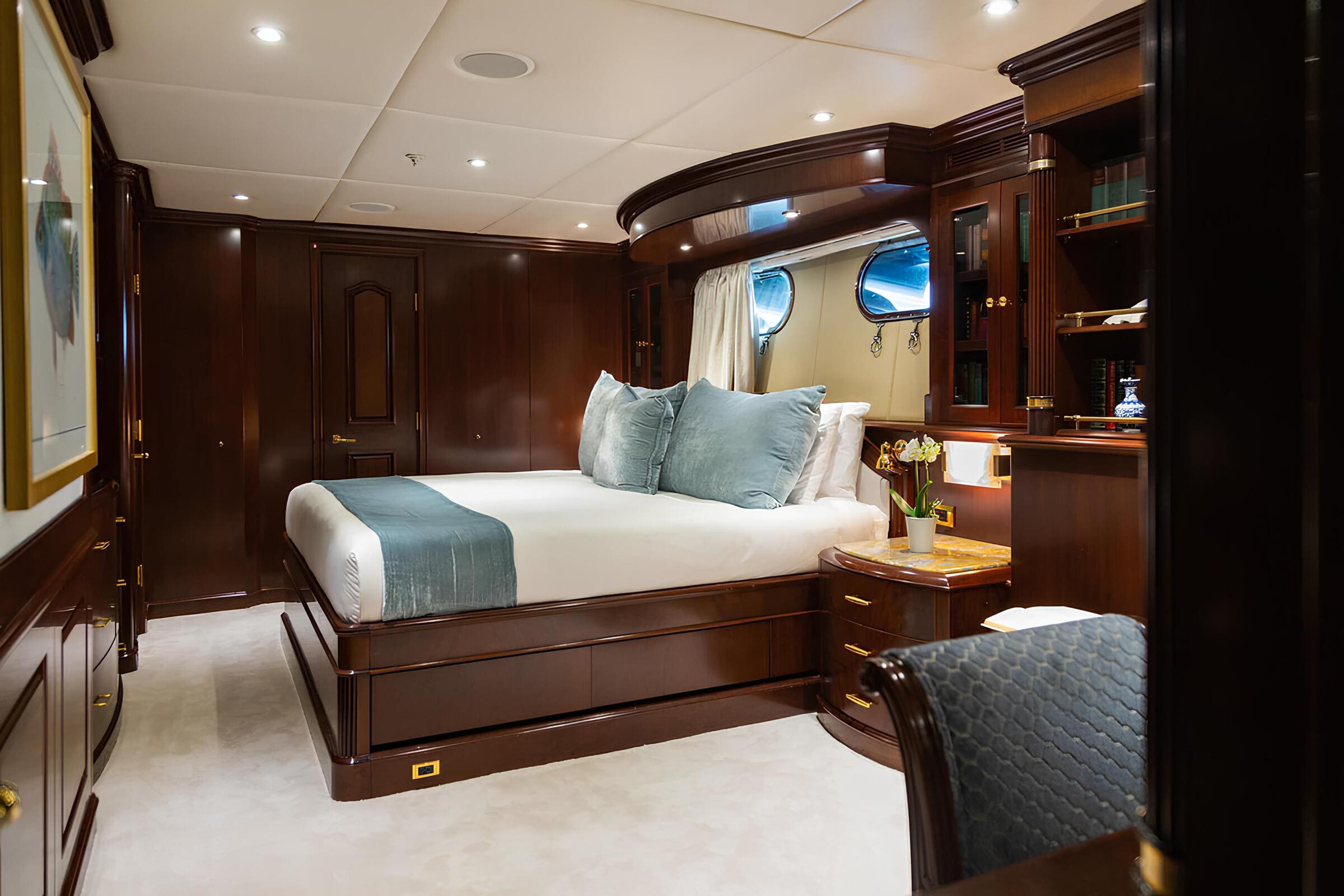 VIP-каюта/VIP cabin