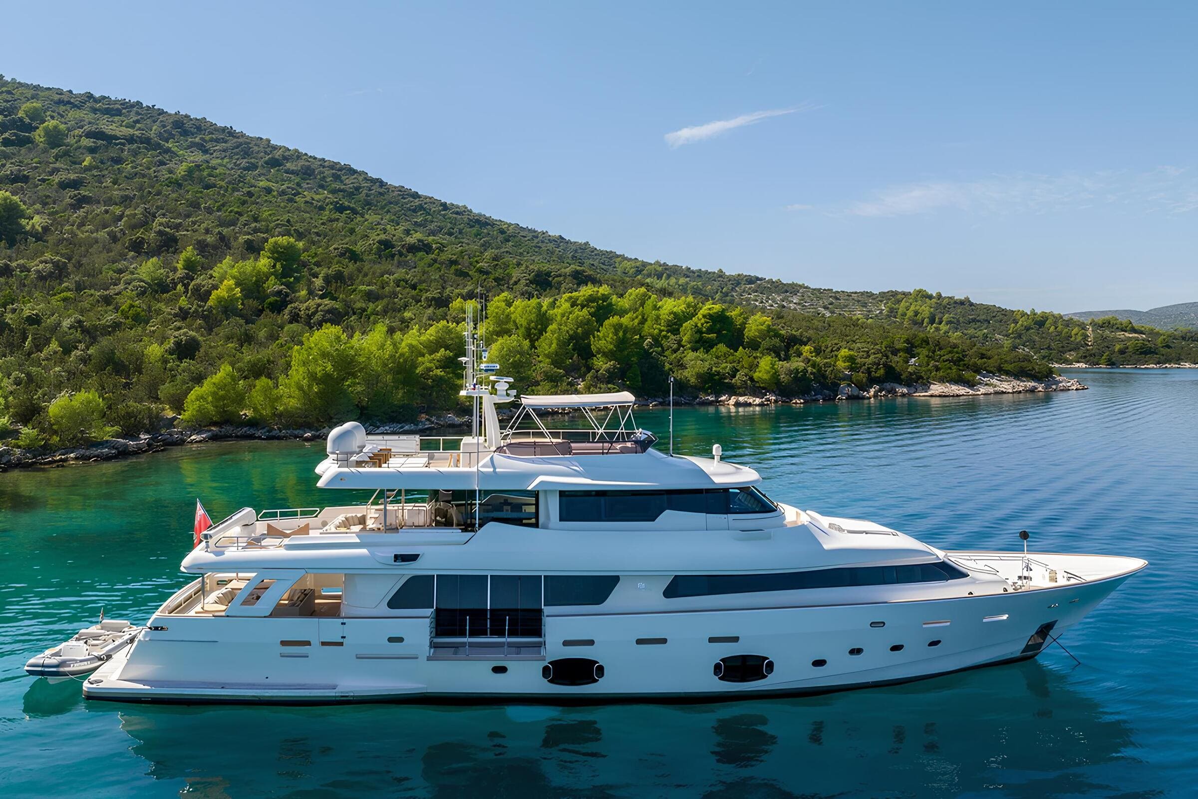 Экстерьер Custom Line Navetta 33 2013 MY ART/Exterior Custom Line Navetta 33 2013 MY ART