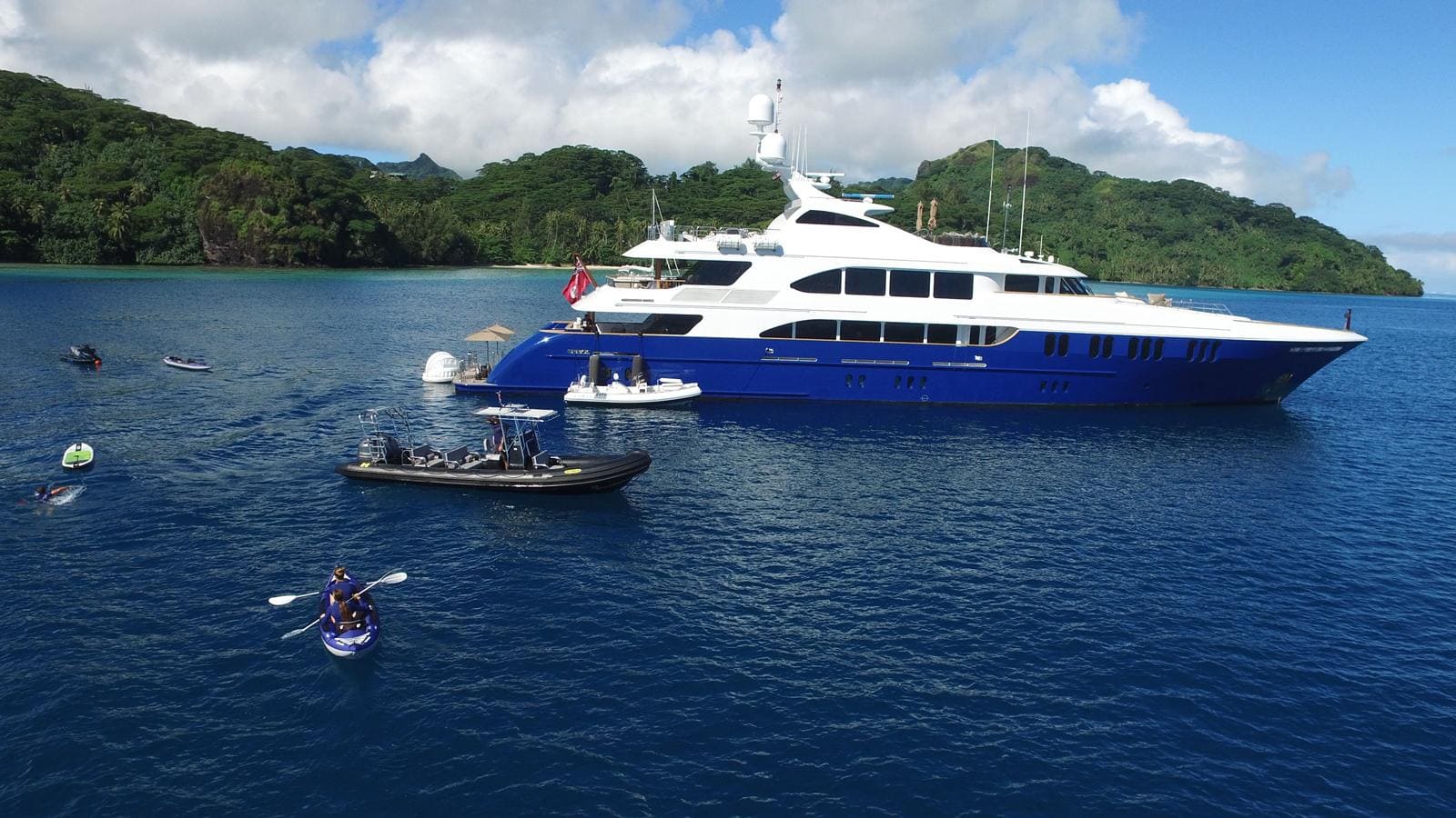 Экстерьер Trinity Yachts 49M 2017 MY LA DEA II/Exterior Trinity Yachts 49M 2017 MY LA DEA II