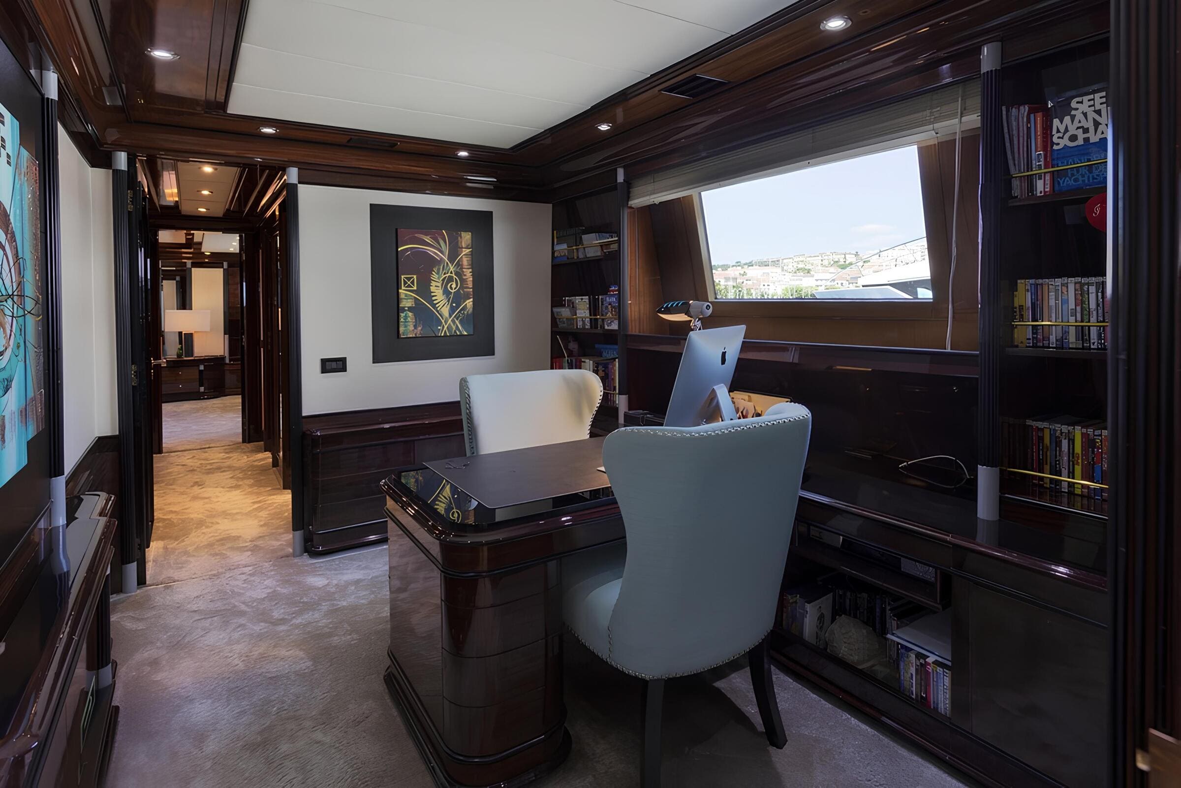 Кабинет в каюте владельца/Office in the master cabin