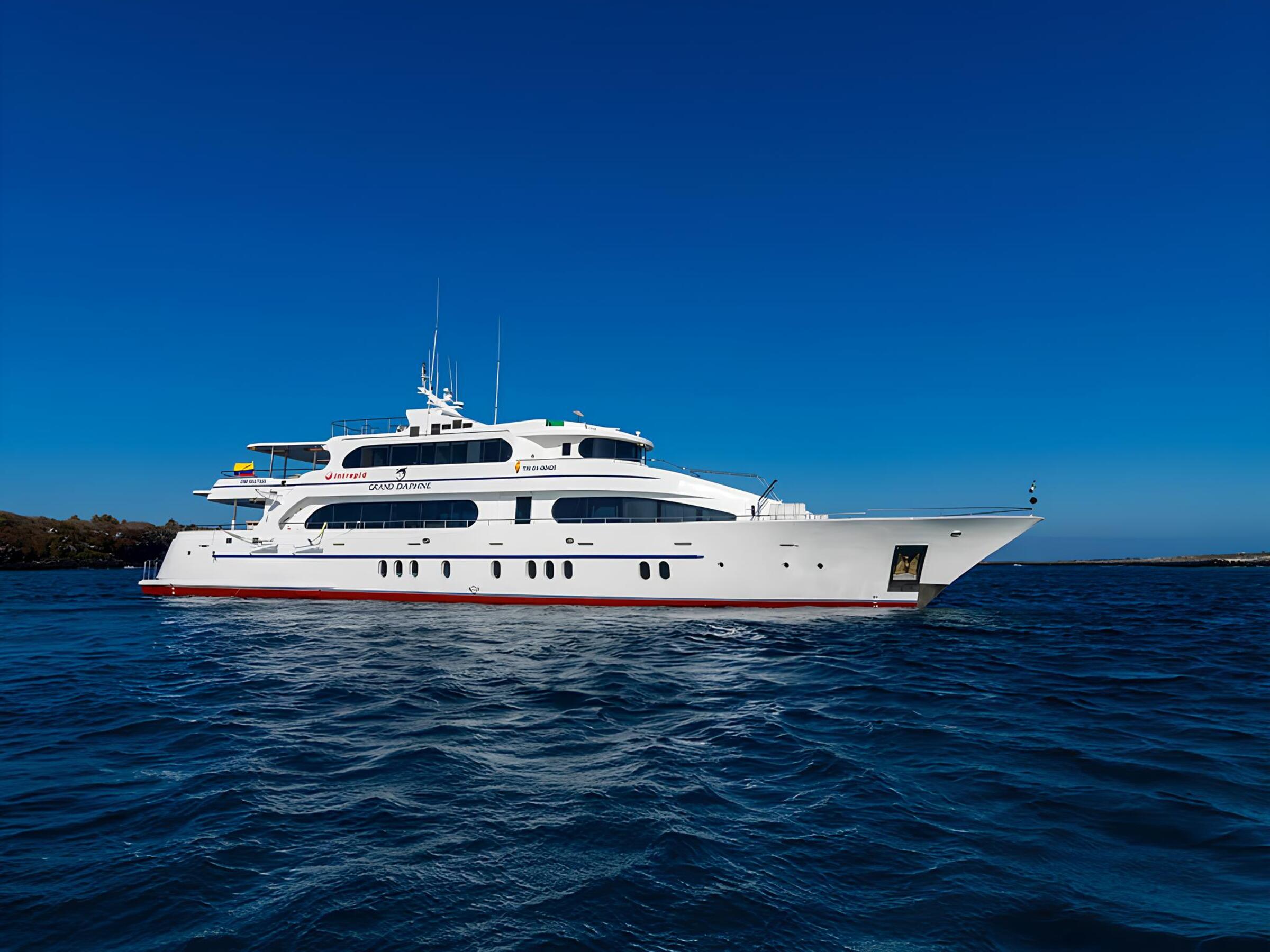 Экстерьер Broward Marine 130' 2011 MY GRAND DAPHNE/Exterior Broward Marine 130' 2011 MY GRAND DAPHNE