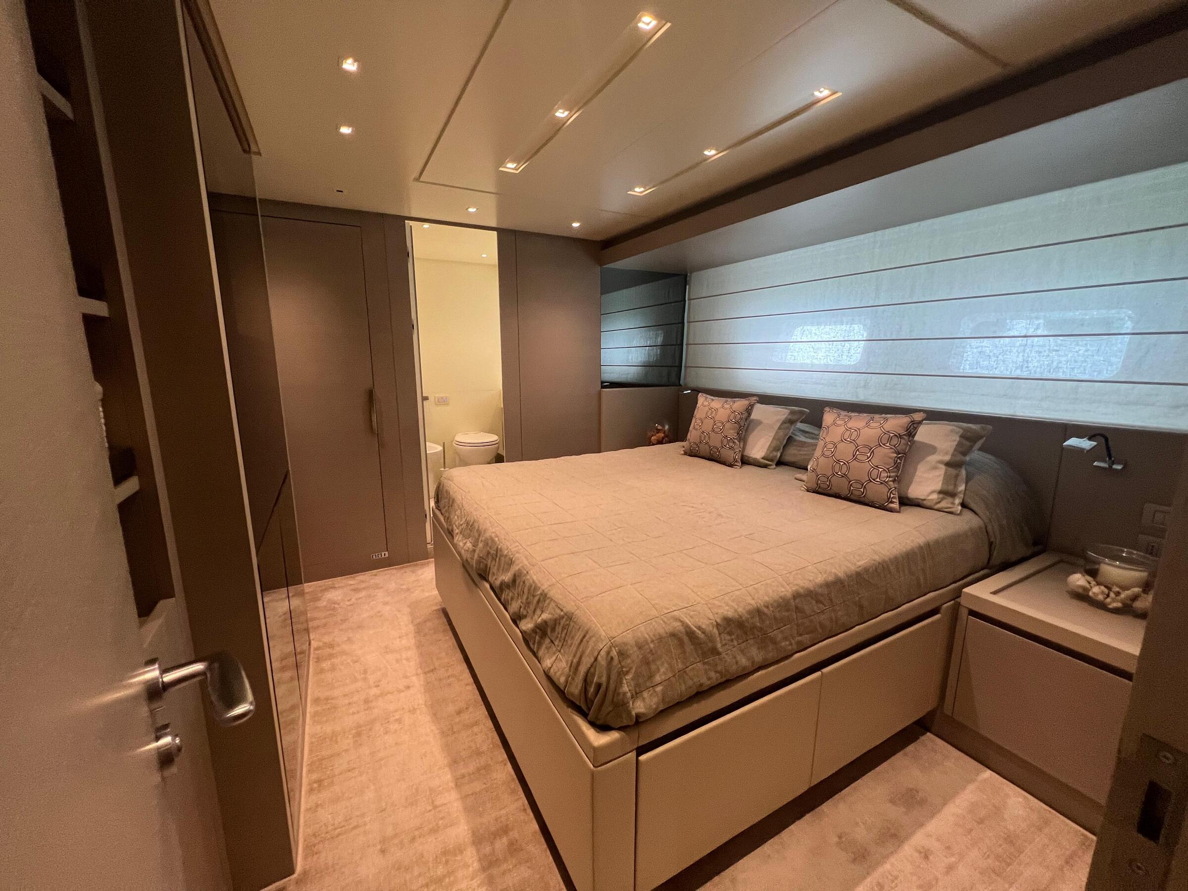 VIP-каюта/VIP cabin