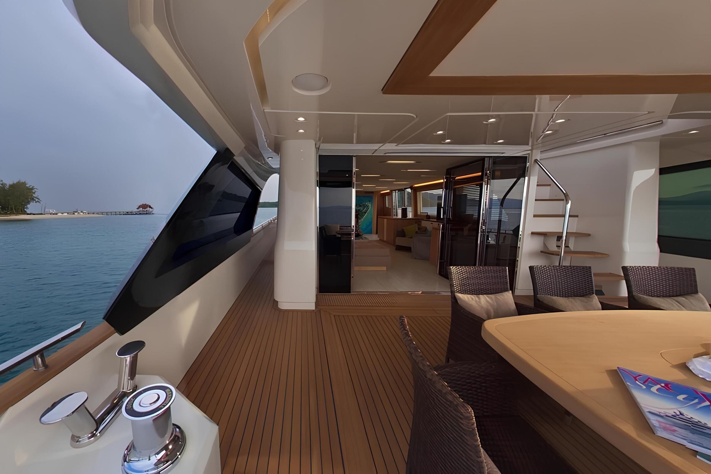Обеденная зона в кокпите/Cockpit dining area