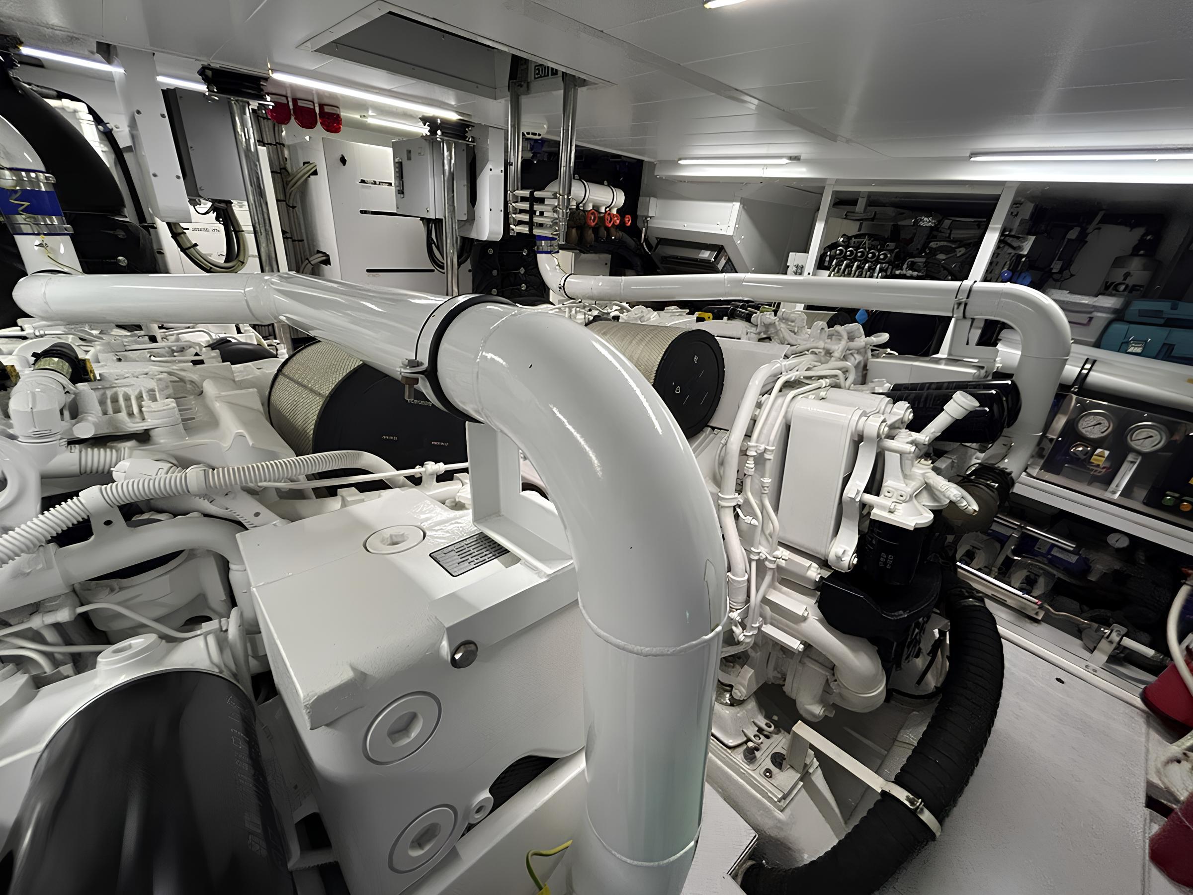 Моторный отсек/Engine room