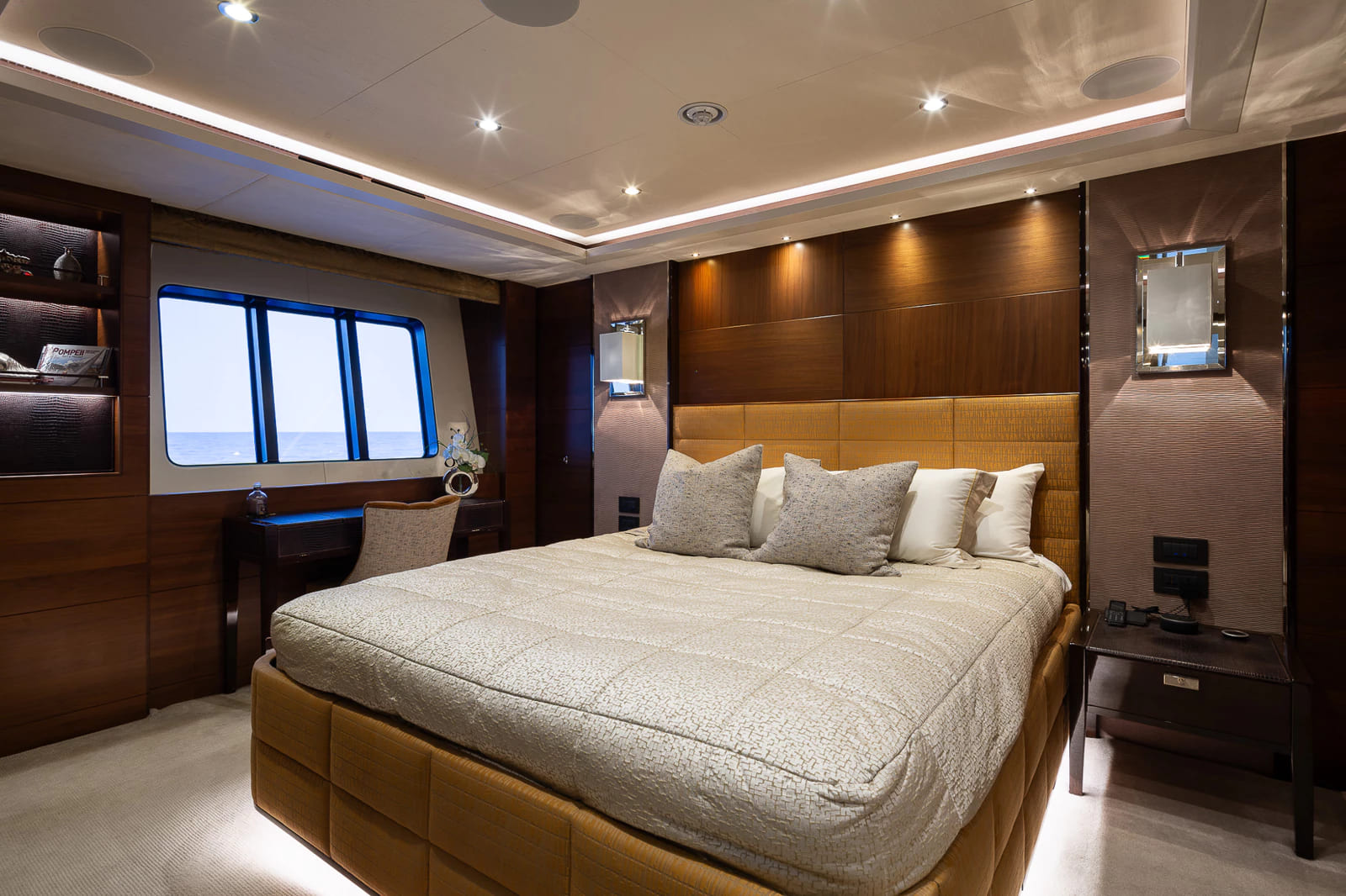 VIP-каюта/VIP cabin