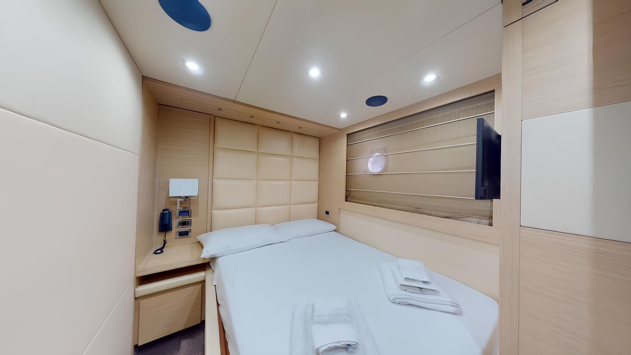 VIP-каюта/VIP cabin