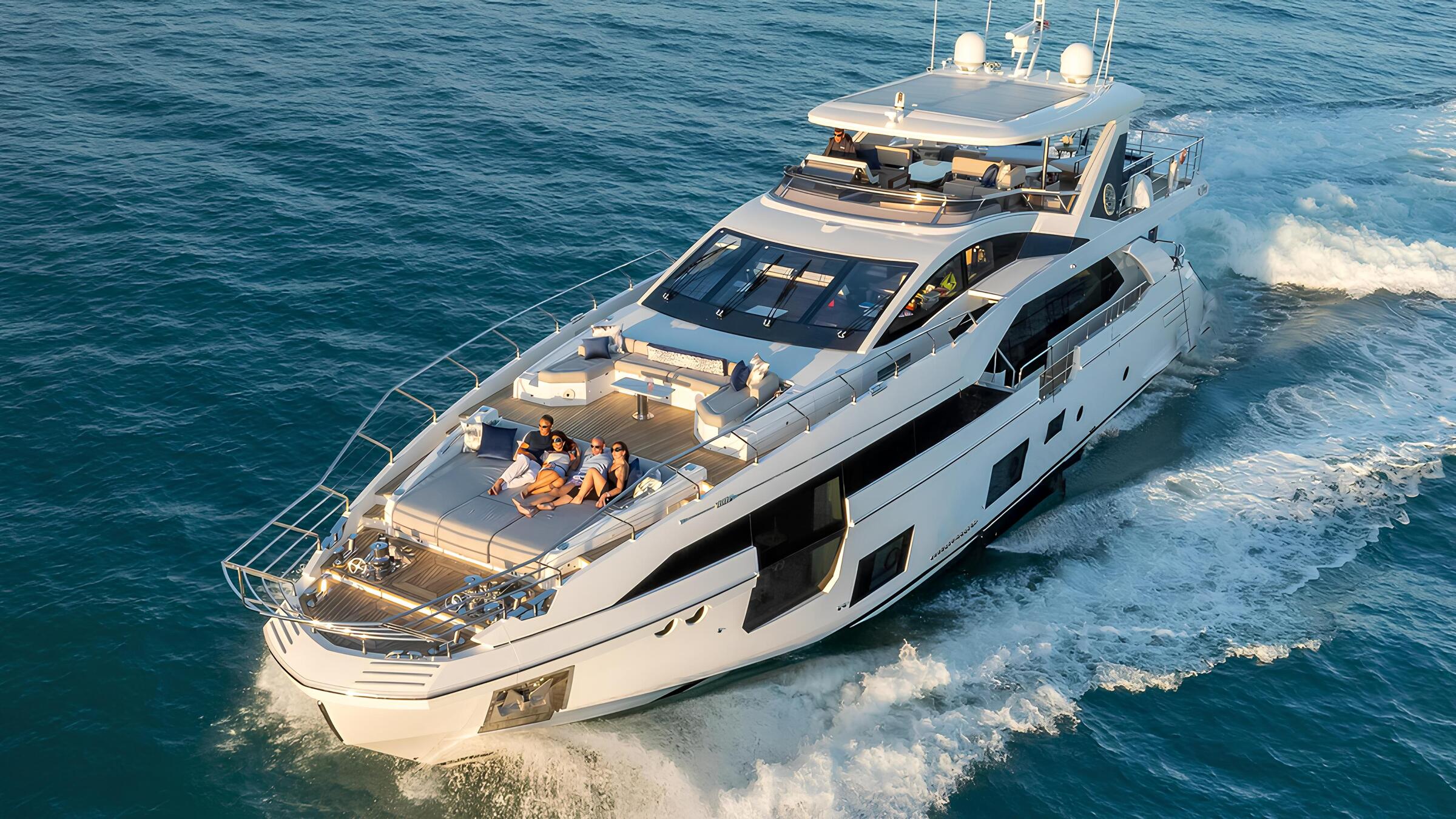 Экстерьер Azimut Grande 27M 2021 MY 4 PLAY/Exterior Azimut Grande 27M 2021 MY 4 PLAY