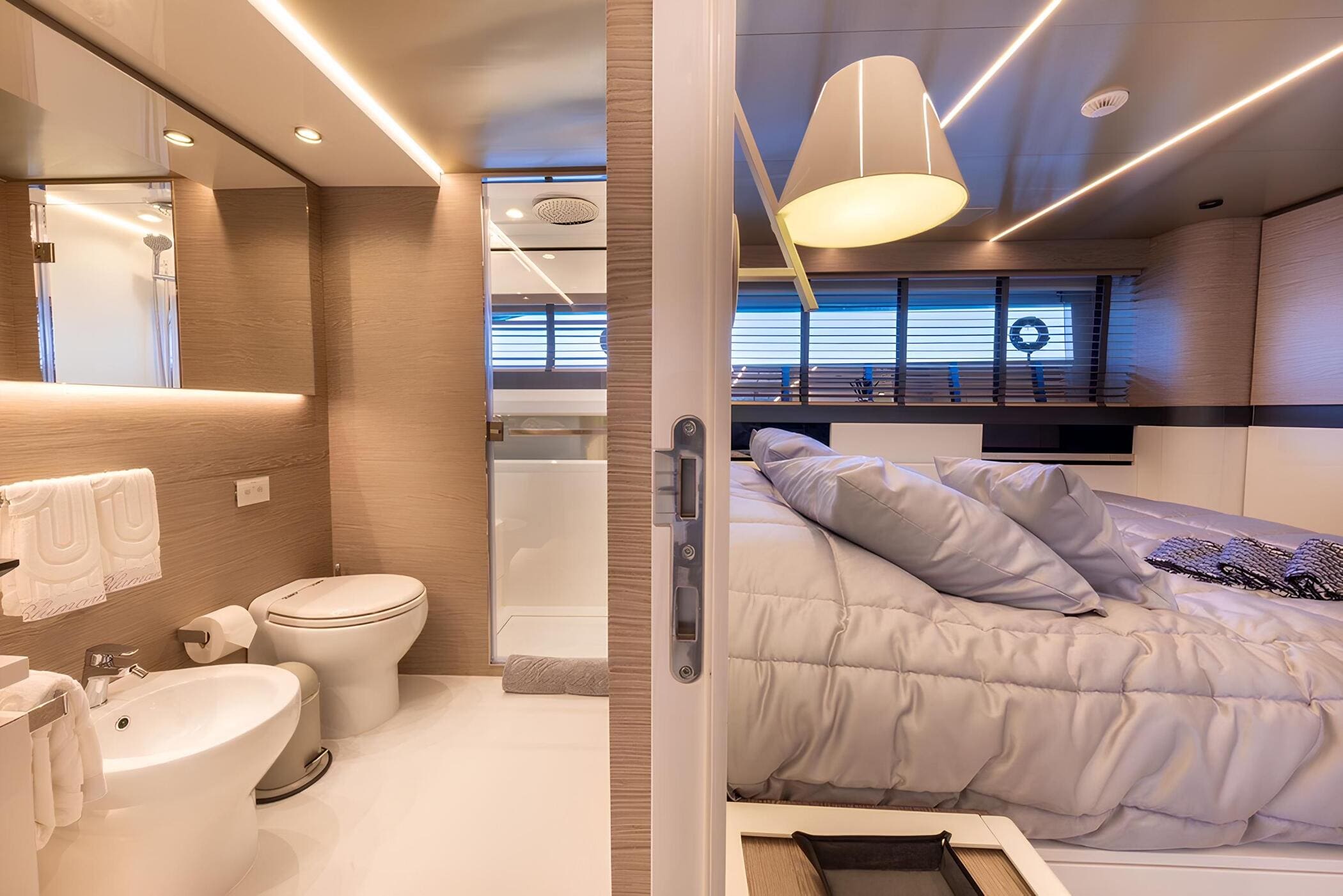 VIP-каюта/VIP cabin