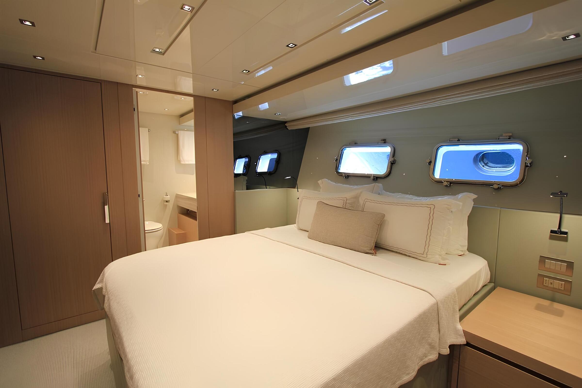 VIP-каюта/VIP cabin