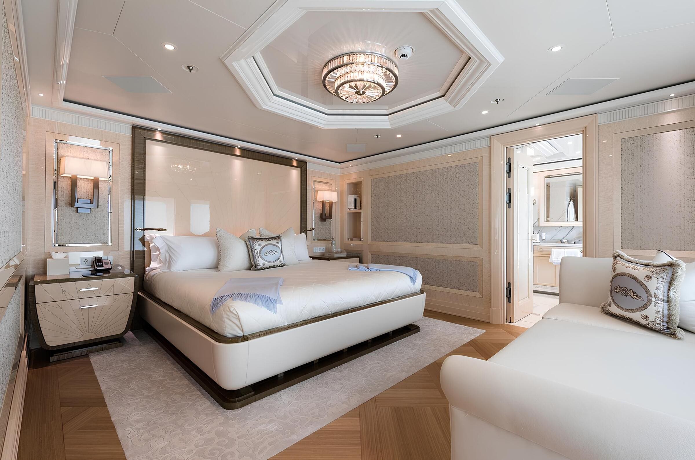 VIP-каюта/VIP cabin