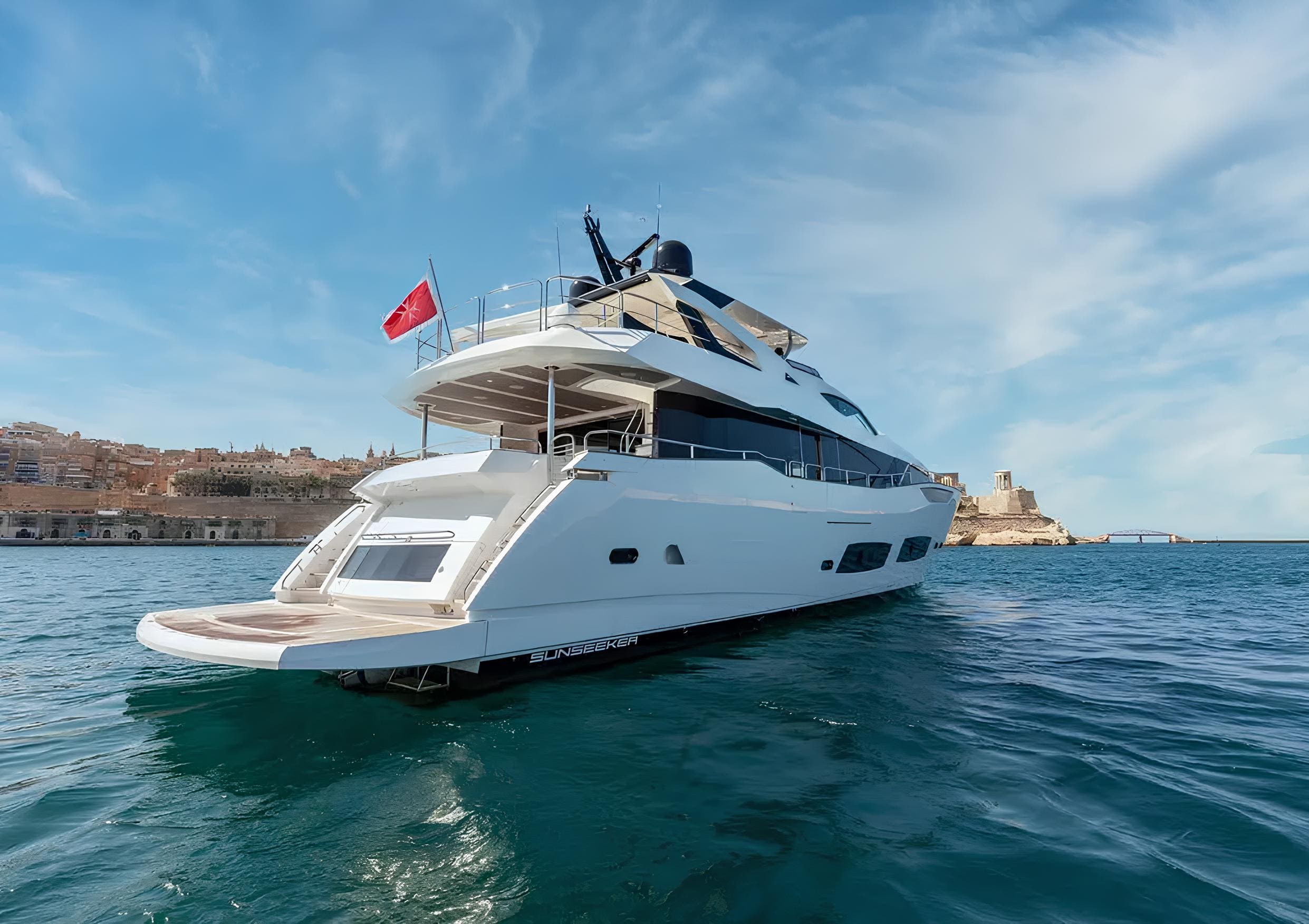 Экстерьер Sunseeker 95 Yacht 2019 MY NEW EDGE/Exterior Sunseeker 95 Yacht 2019 MY NEW EDGE