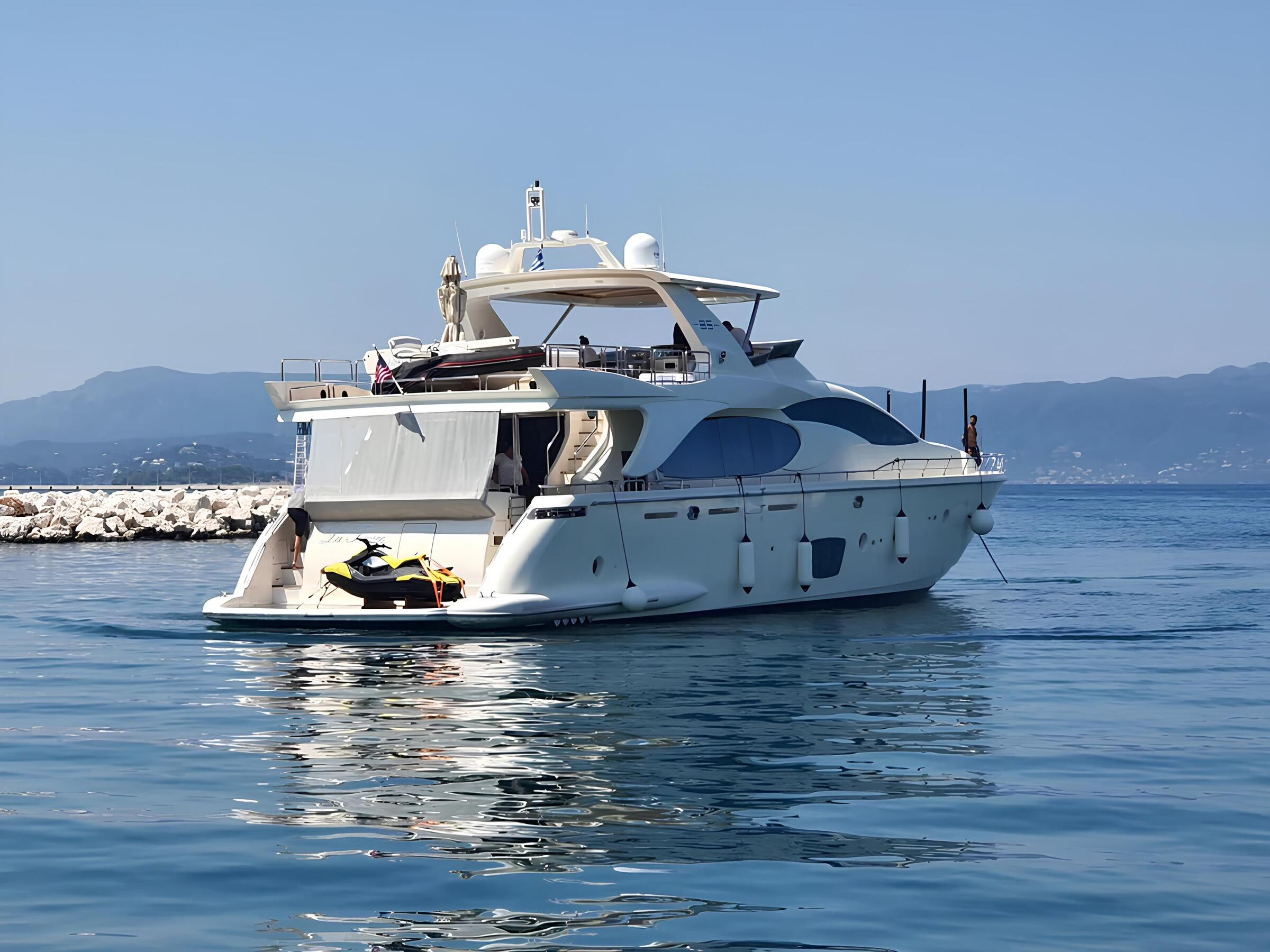 Экстерьер Azimut 85 2006 MY LA FENICE/Exterior Azimut 85 2006 MY LA FENICE