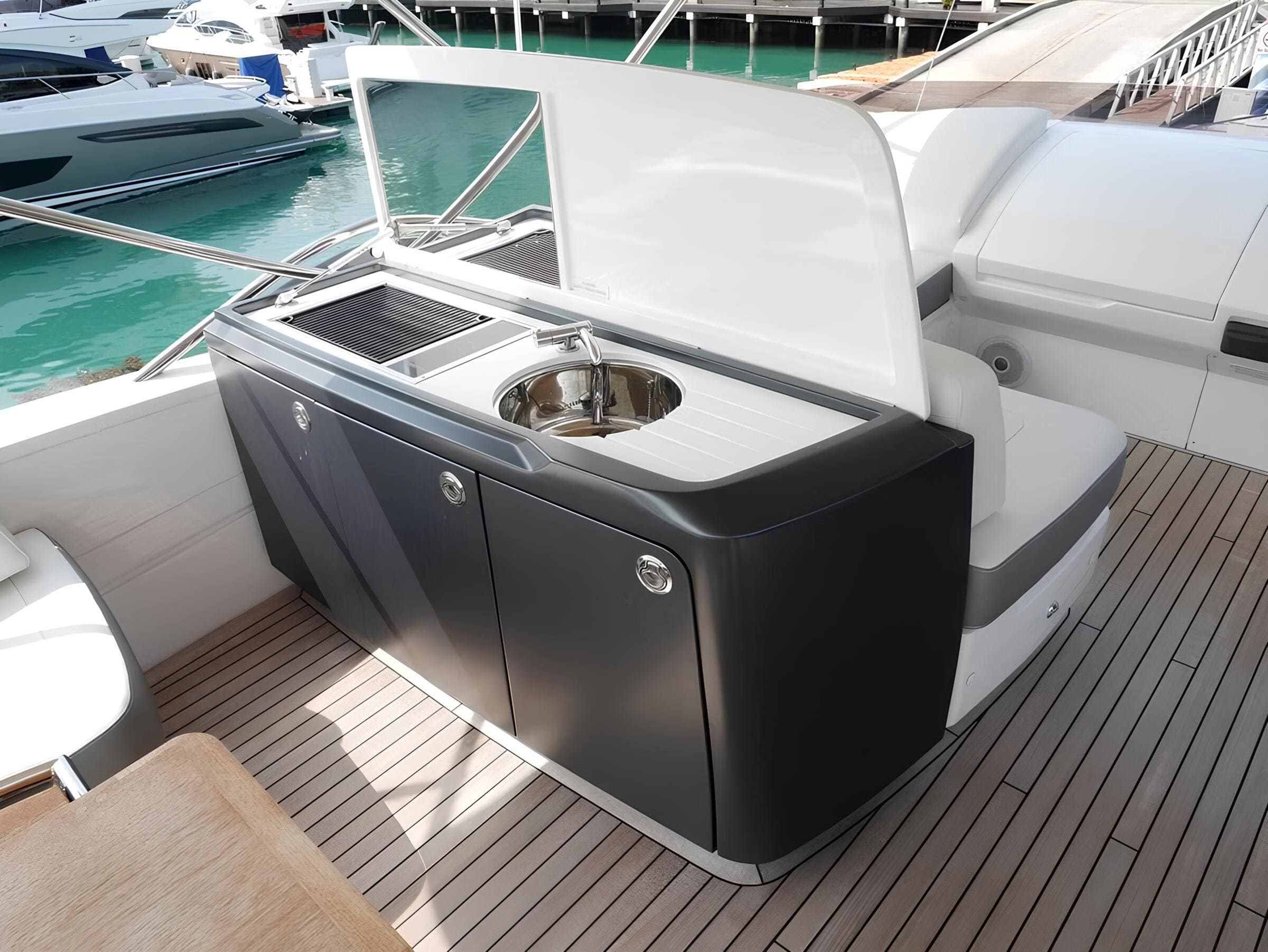 Гриль на флайбридже/Flybridge grill