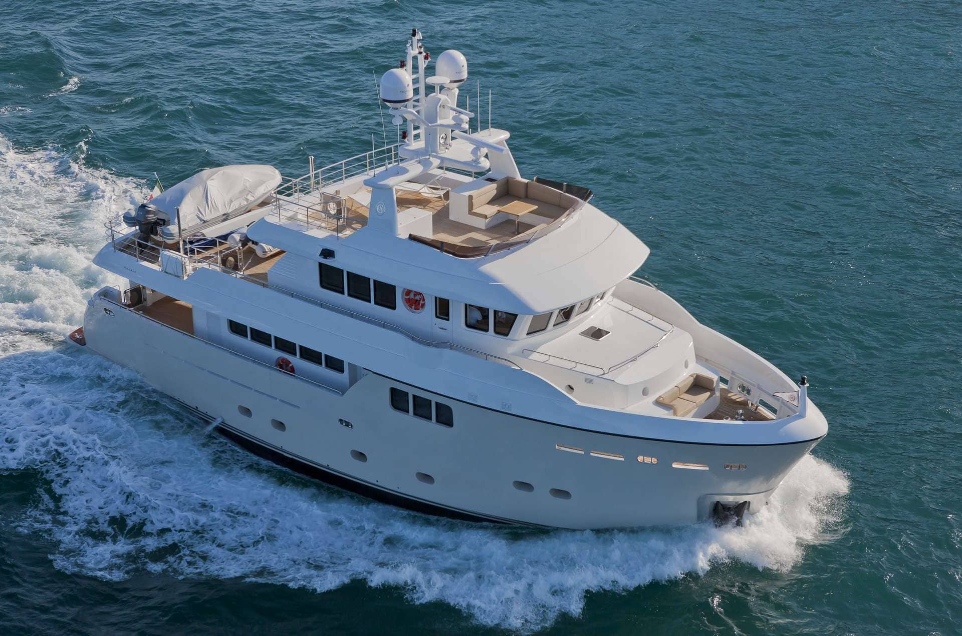 Экстерьер Cantiere Delle Marche Darwin Class 86 NEW/Exterior Cantiere Delle Marche Darwin Class 86 NEW