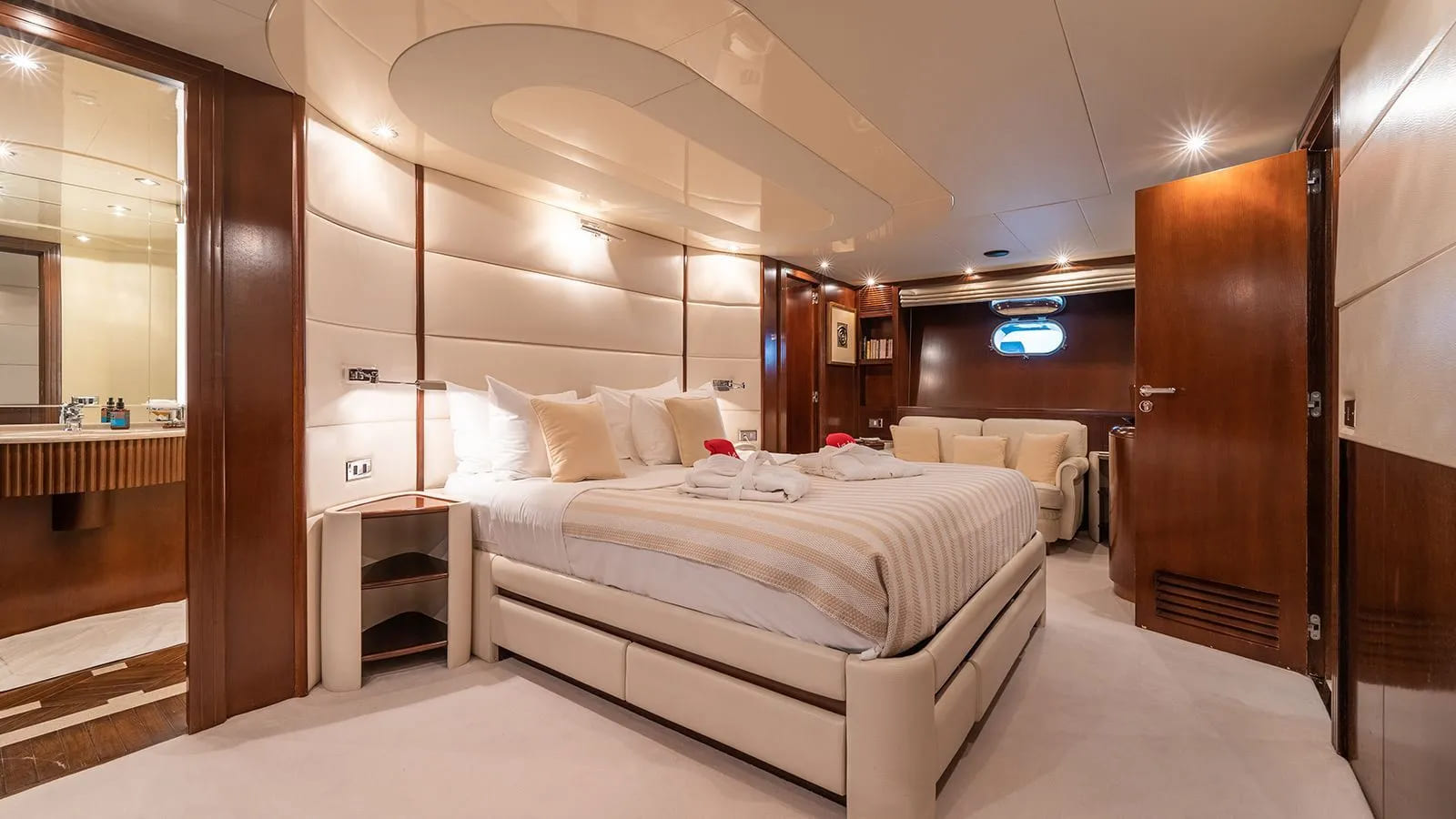 VIP-каюта/VIP cabin