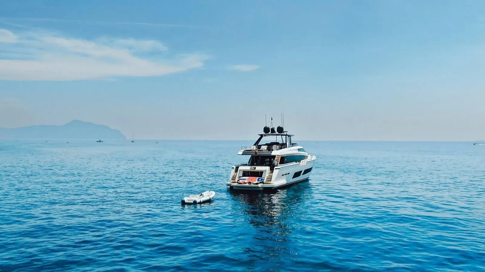 Экстерьер Ferretti 850 2019 MY E3/Exterior Ferretti 850 2019 MY E3