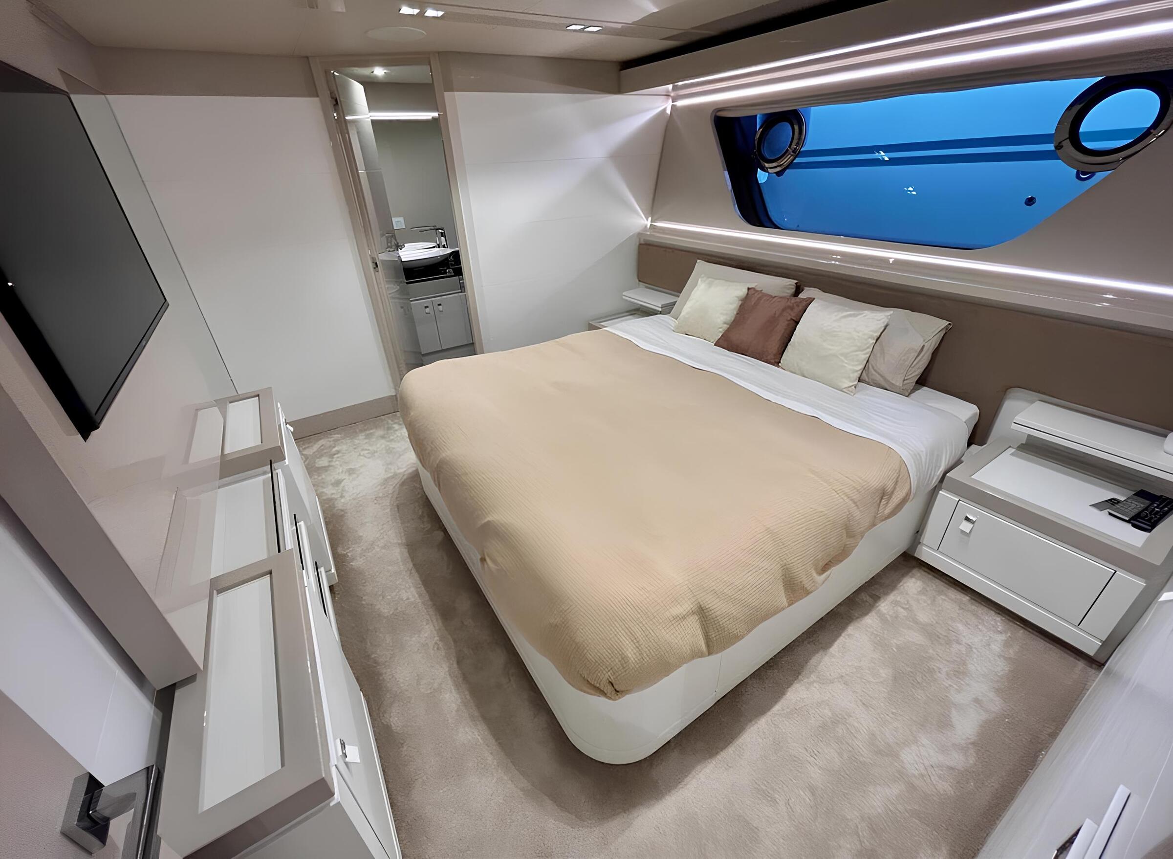 VIP-каюта/VIP cabin