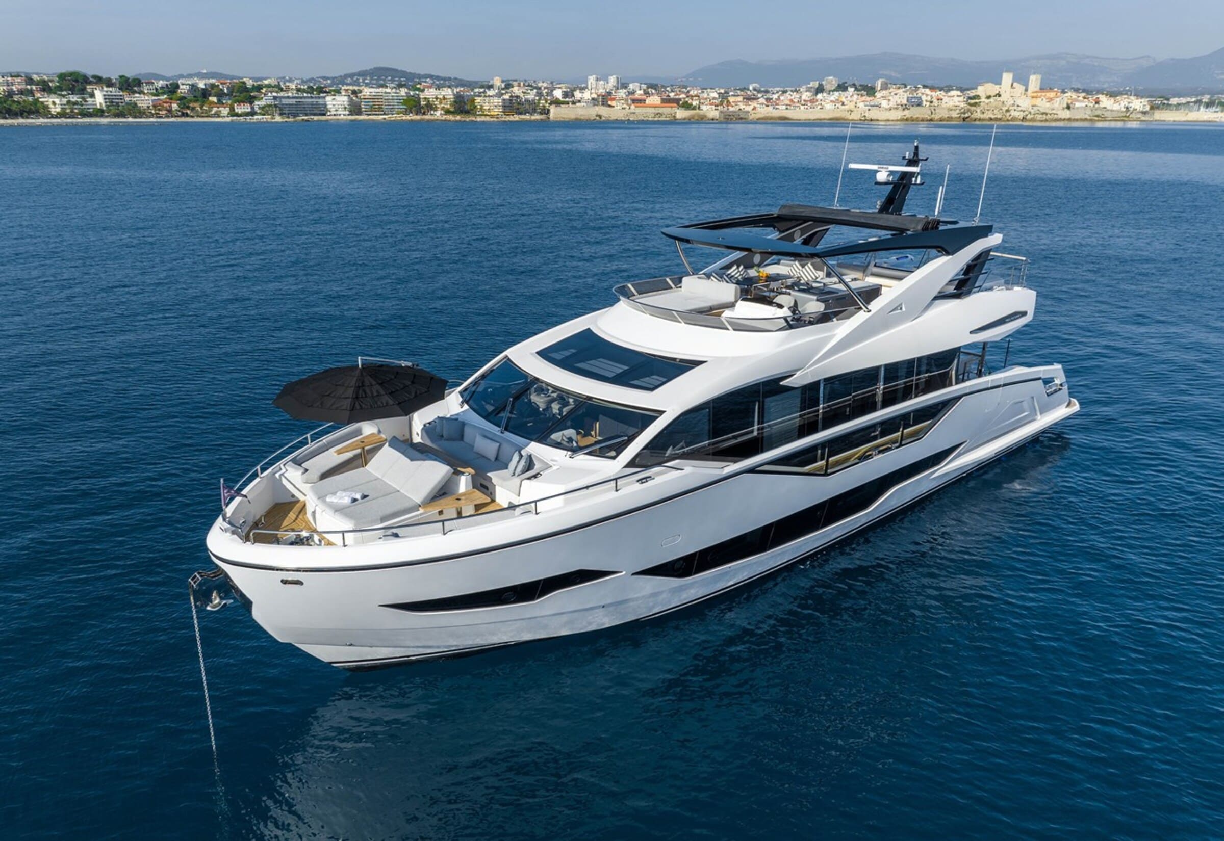 Экстерьер Sunseeker 90 Ocean 2022 MY GLASAX/Exterior Sunseeker 90 Ocean 2022 MY GLASAX