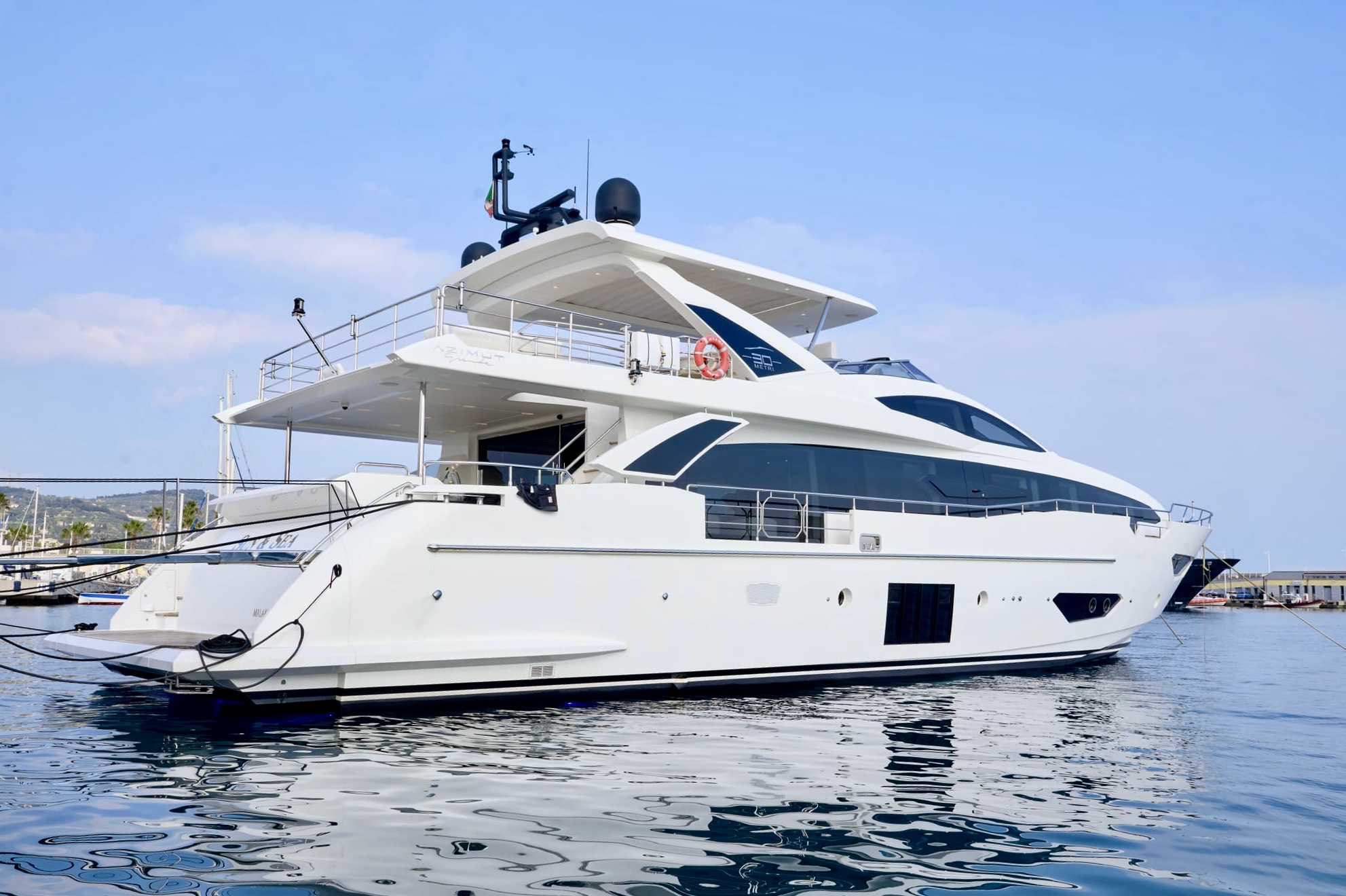 Экстерьер Azimut Grande 30M 2018 MY SUN & SEA/Exterior Azimut Grande 30M 2018 MY SUN & SEA