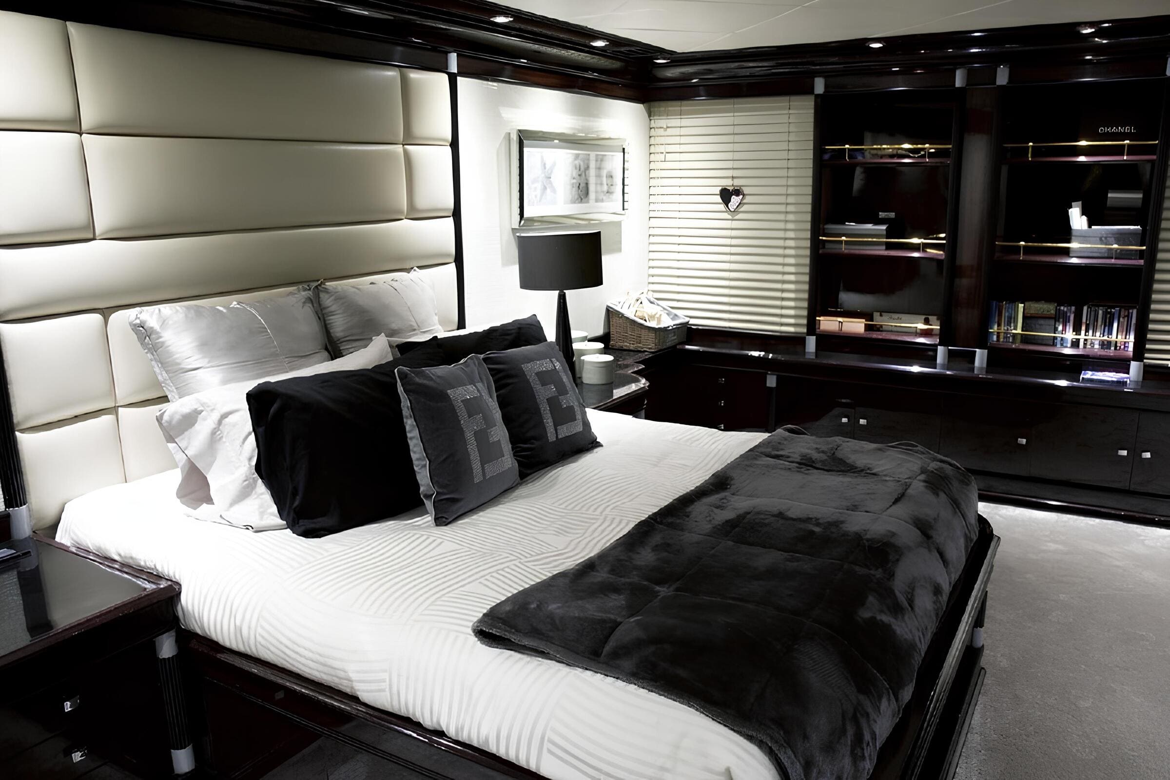 VIP-каюта/VIP cabin