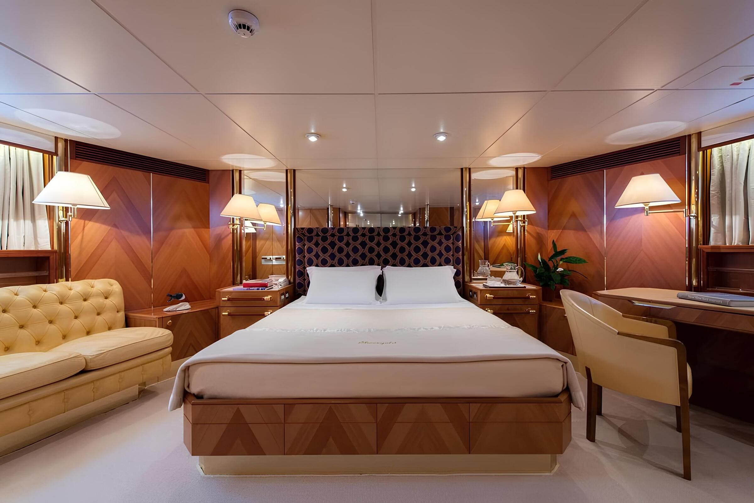 VIP-каюта/VIP cabin