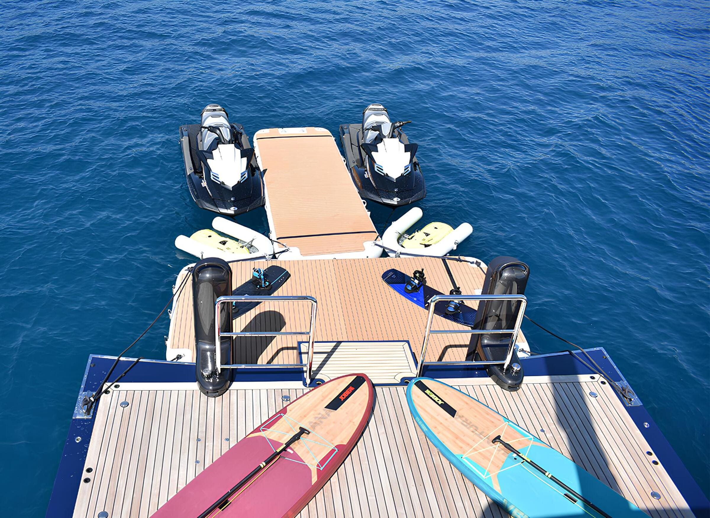 Плавательная платформа и водные игрушки/Swimming platform and water toys
