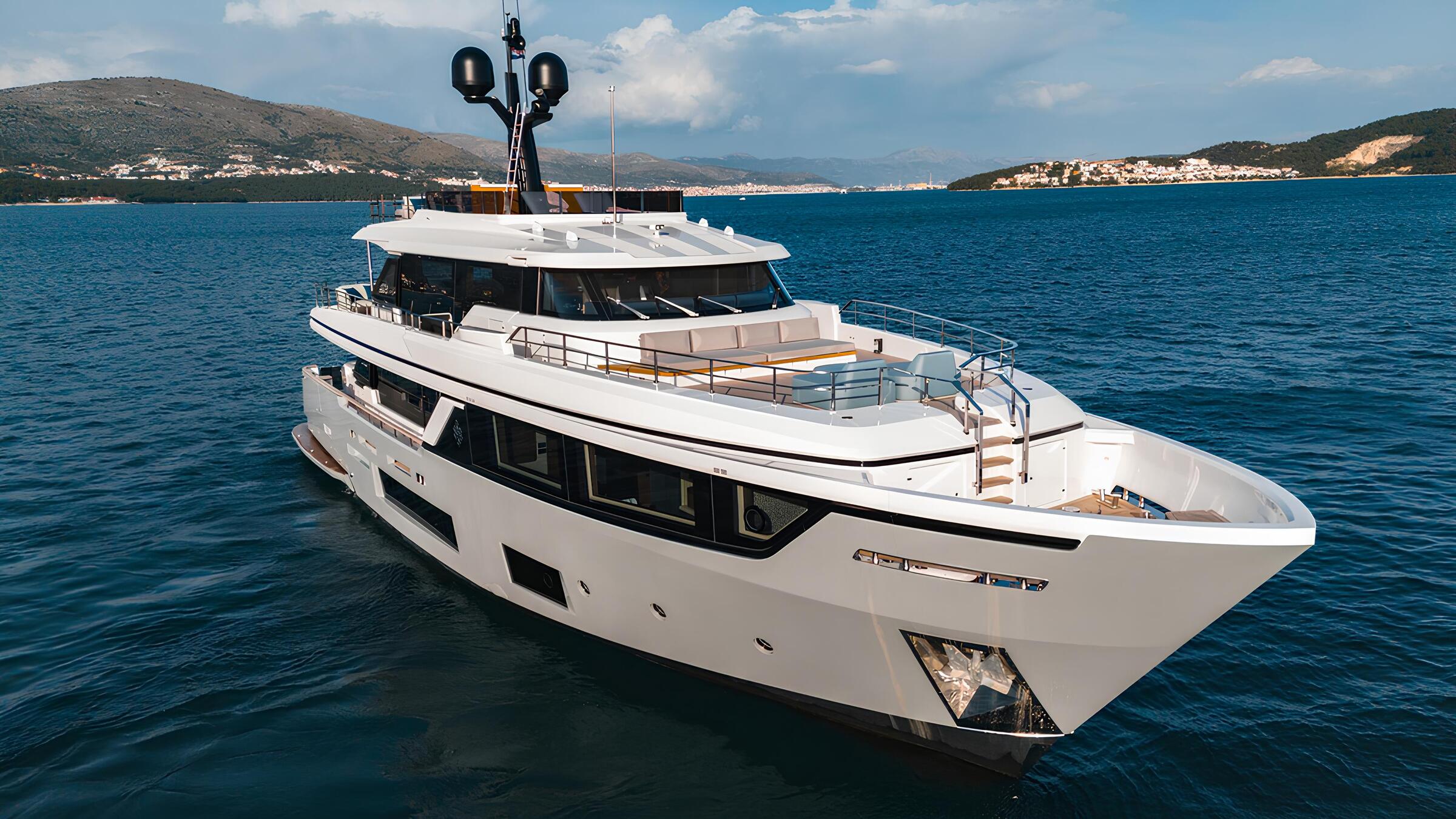 Экстерьер Custom Line Navetta 30 2023 MY KARMA C/Exterior Custom Line Navetta 30 2023 MY KARMA C